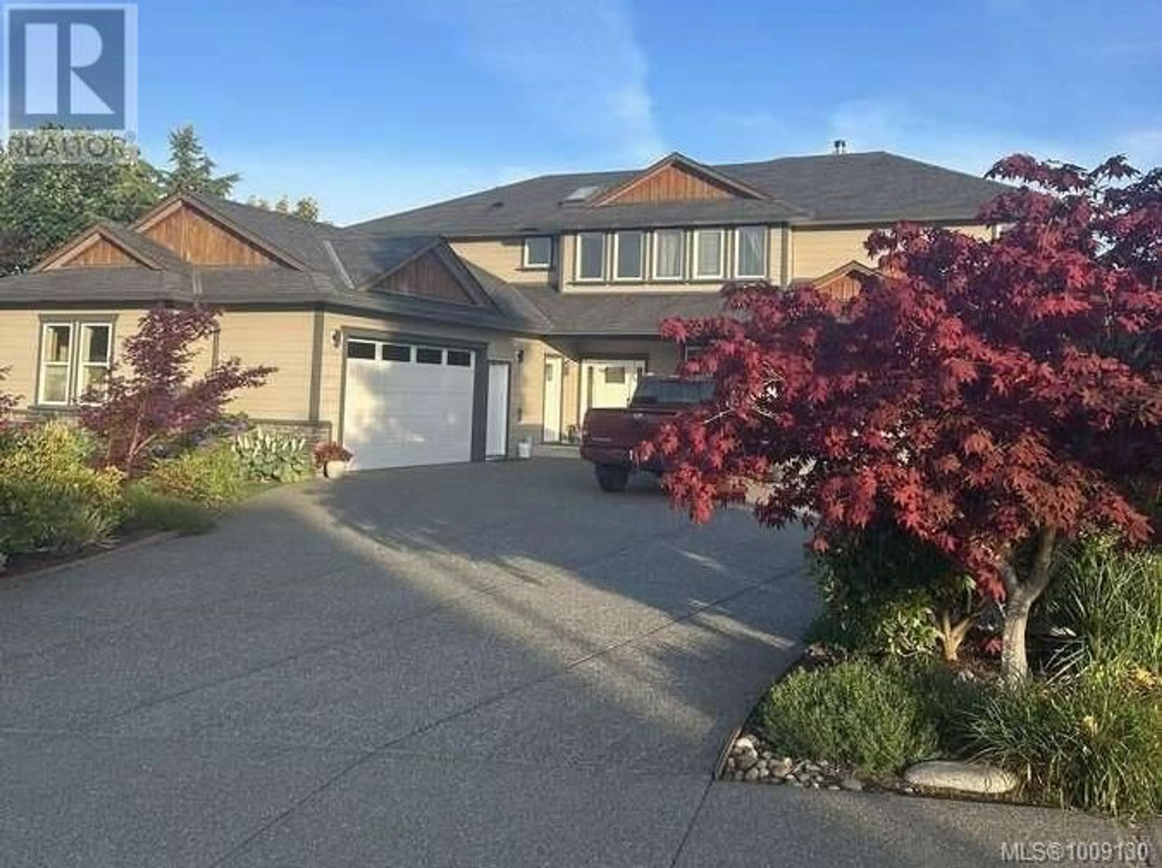A pic from outside/outdoor area/front of a property/back of a property/a pic from drone, street for 103 OREGON ROAD, Campbell River British Columbia V9W8G8