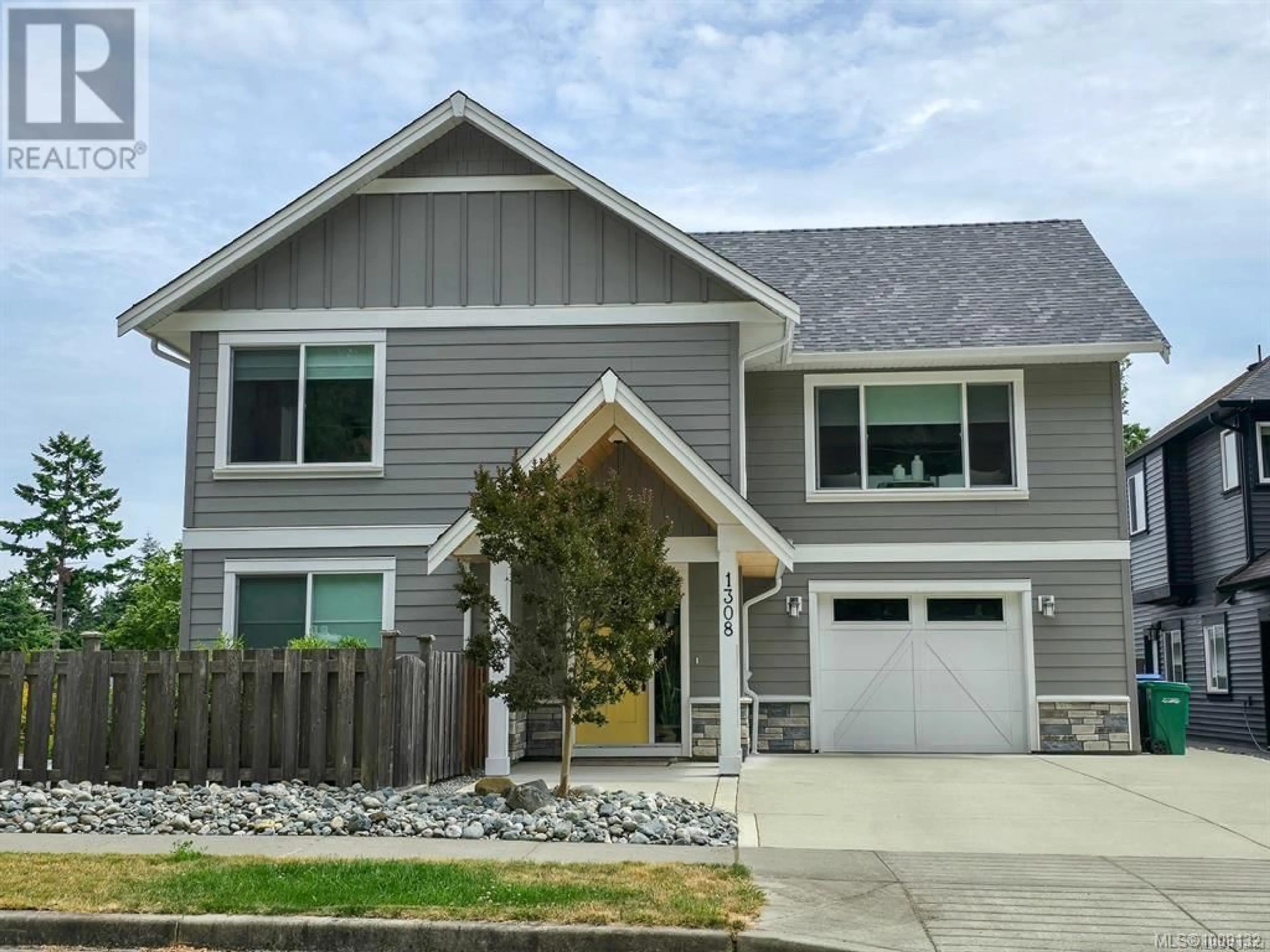 Home with vinyl exterior material, street for 1308 FIELDING ROAD, Nanaimo British Columbia V9X1K8