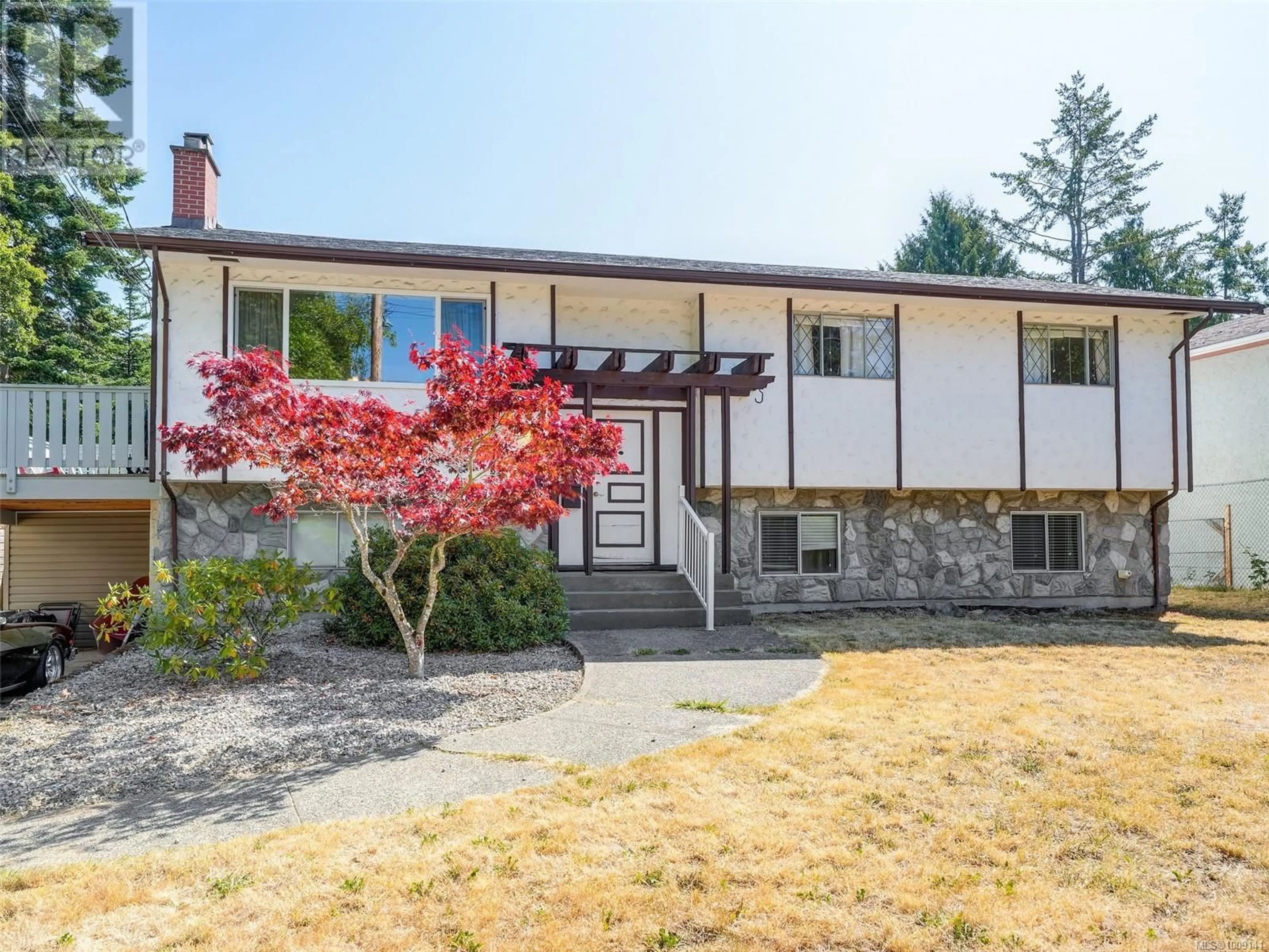 Home with vinyl exterior material, street for 4215 SHELBOURNE STREET, Saanich British Columbia V8N3E8