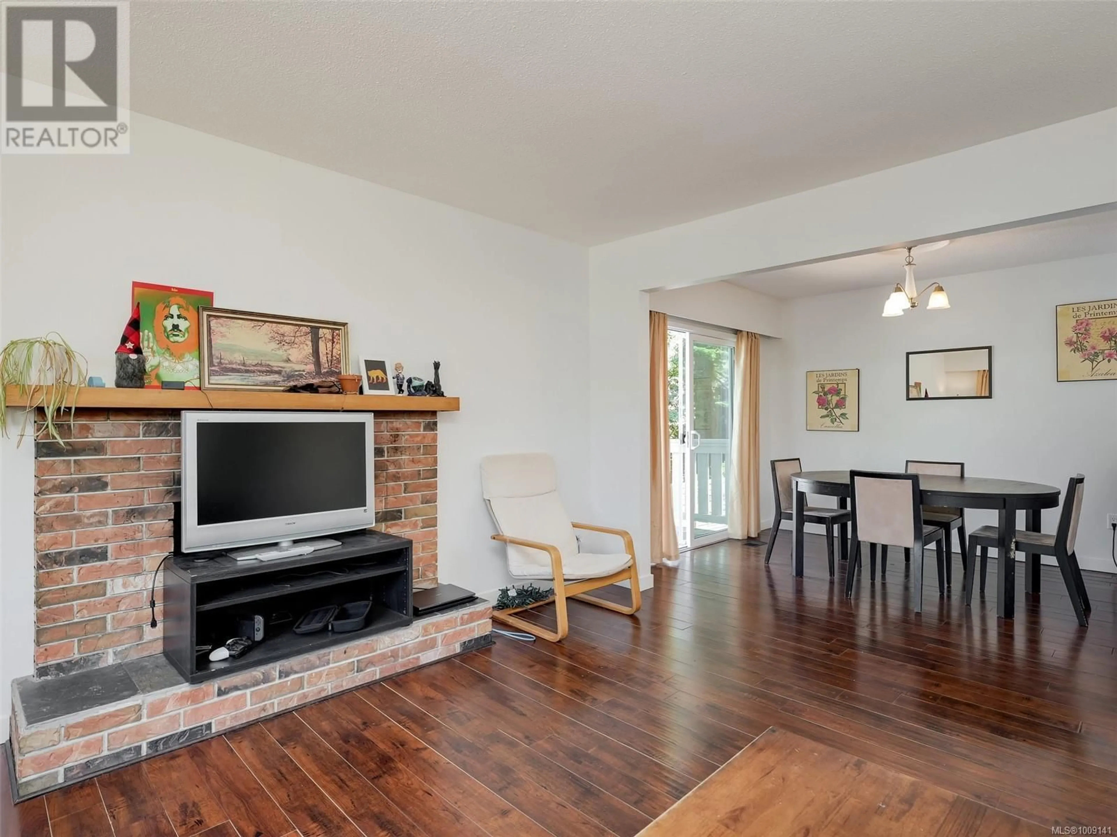 Living room with furniture, wood/laminate floor for 4215 SHELBOURNE STREET, Saanich British Columbia V8N3E8