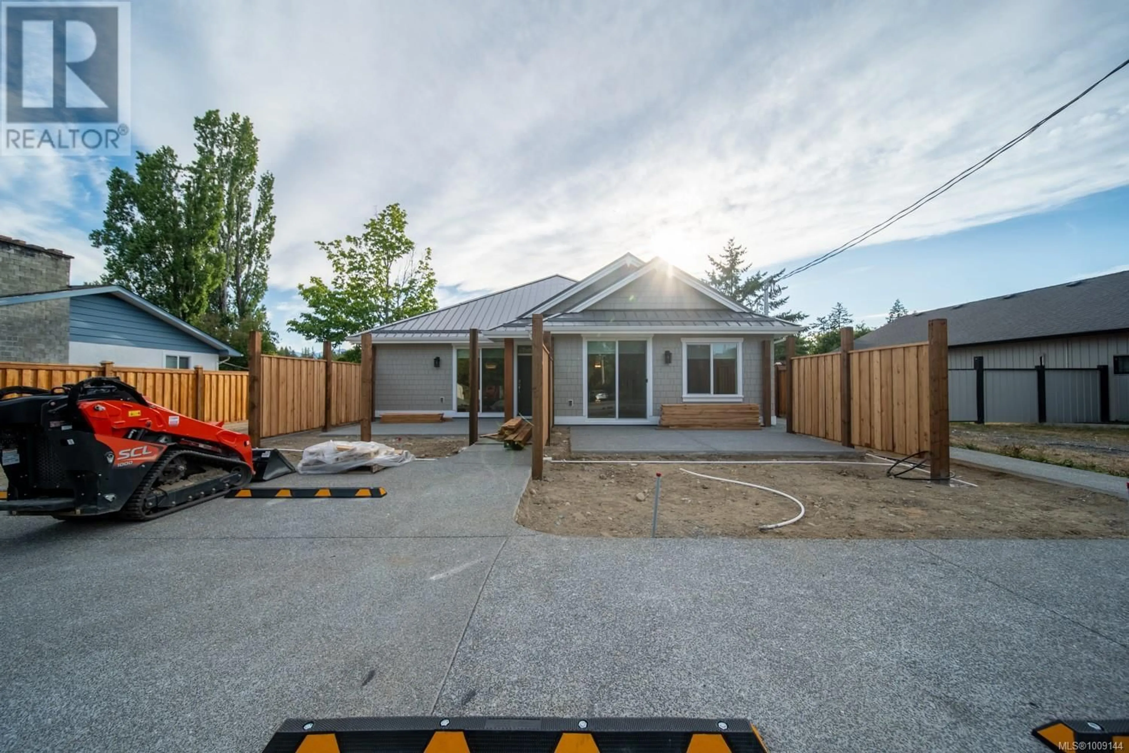 A pic from outside/outdoor area/front of a property/back of a property/a pic from drone, street for A/C - 247 FINHOLM STREET, Parksville British Columbia V9P1H3