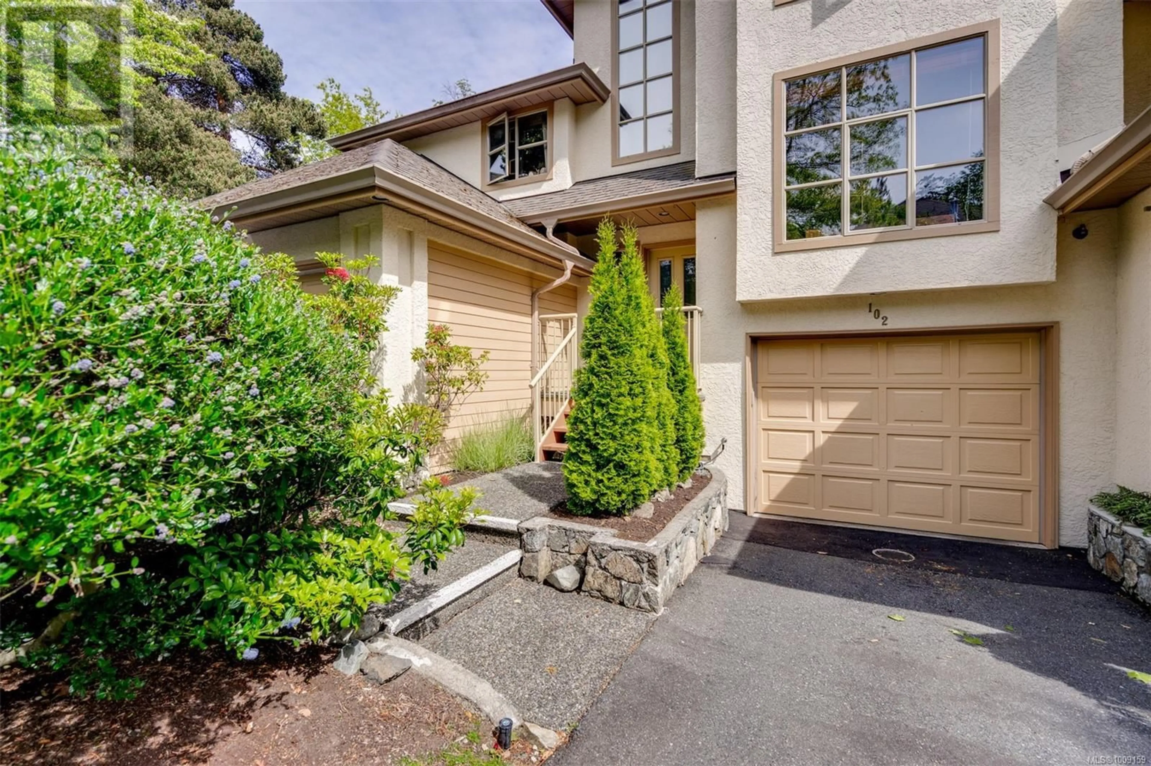 Unknown for 102 - 510 MARSETT PLACE, Saanich British Columbia V8Z7J1