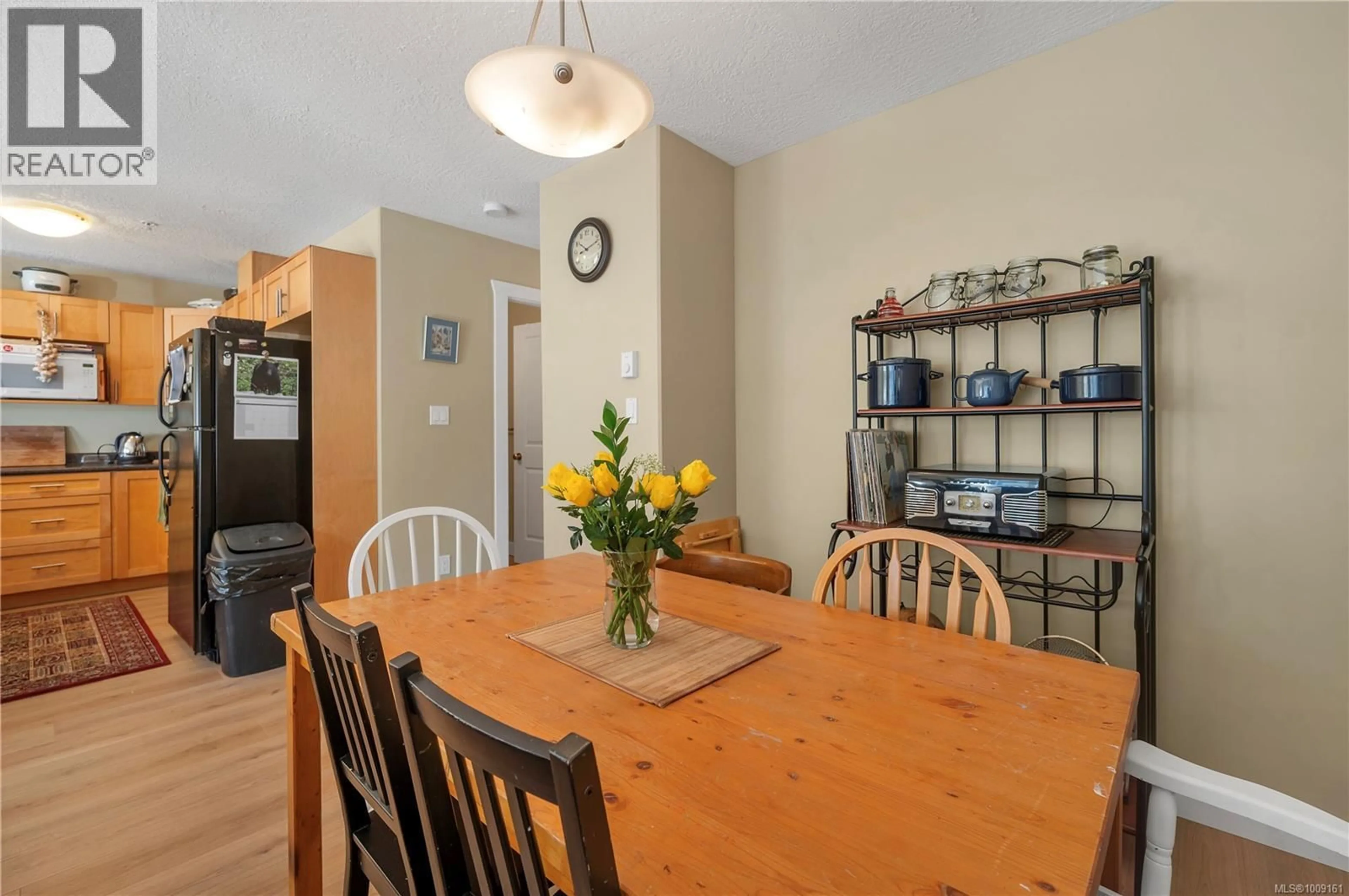 Dining room, wood/laminate floor for 106 - 701 HILCHEY ROAD, Campbell River British Columbia V9W0A2