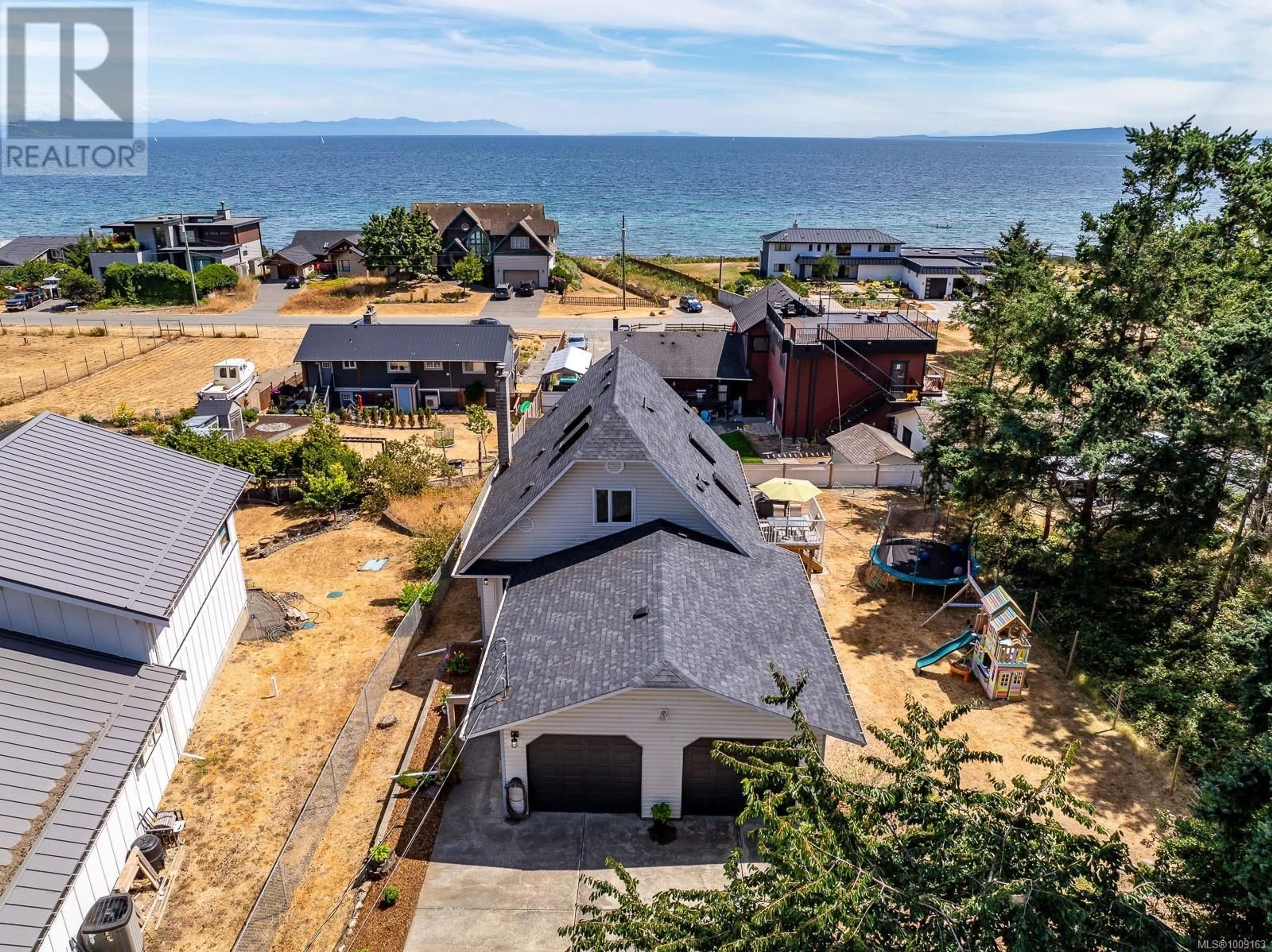 A pic from outside/outdoor area/front of a property/back of a property/a pic from drone, water/lake/river/ocean view for 532 WALTER ROAD, Comox British Columbia V9M3V7