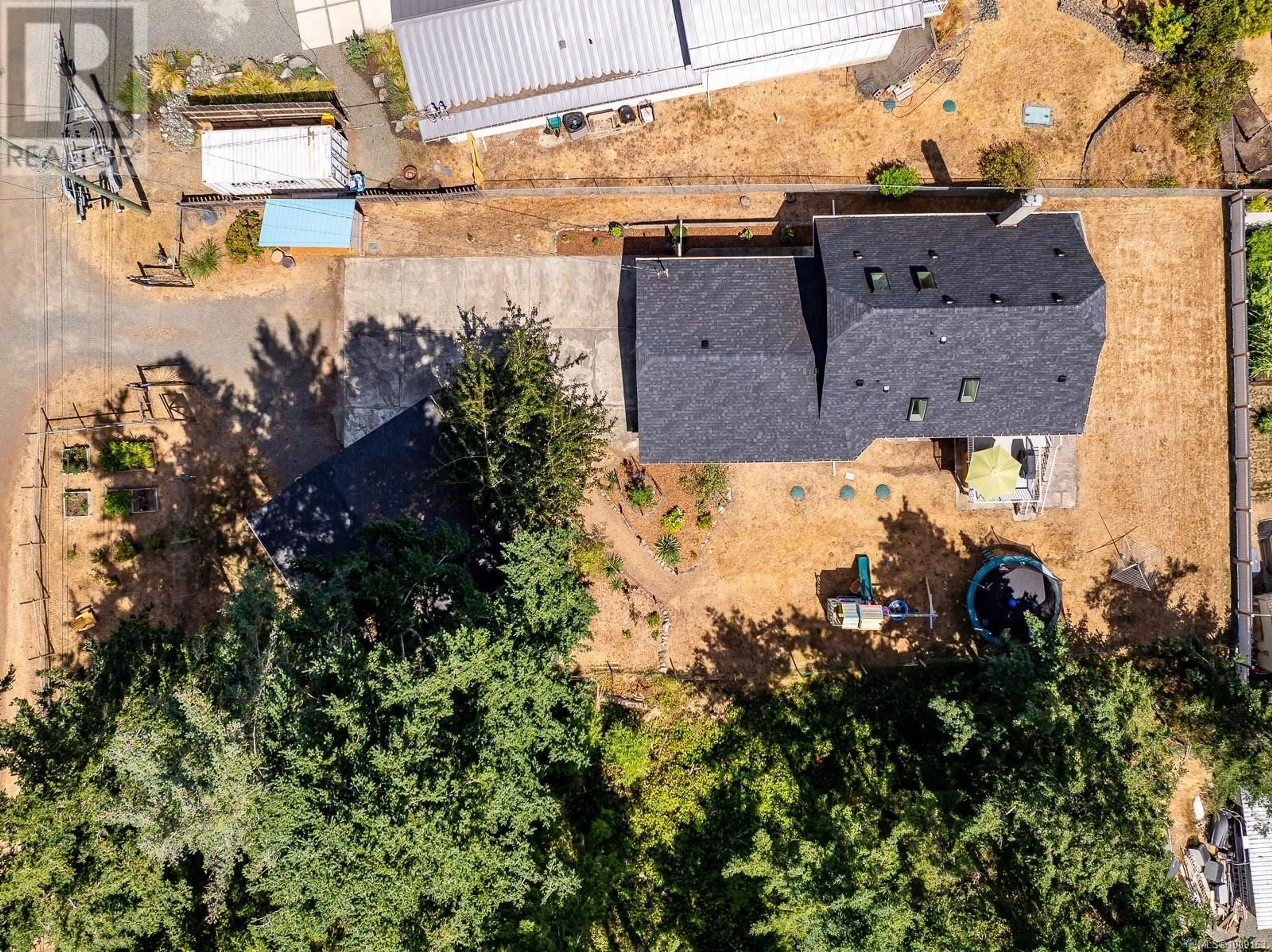 A pic from outside/outdoor area/front of a property/back of a property/a pic from drone, street for 532 WALTER ROAD, Comox British Columbia V9M3V7