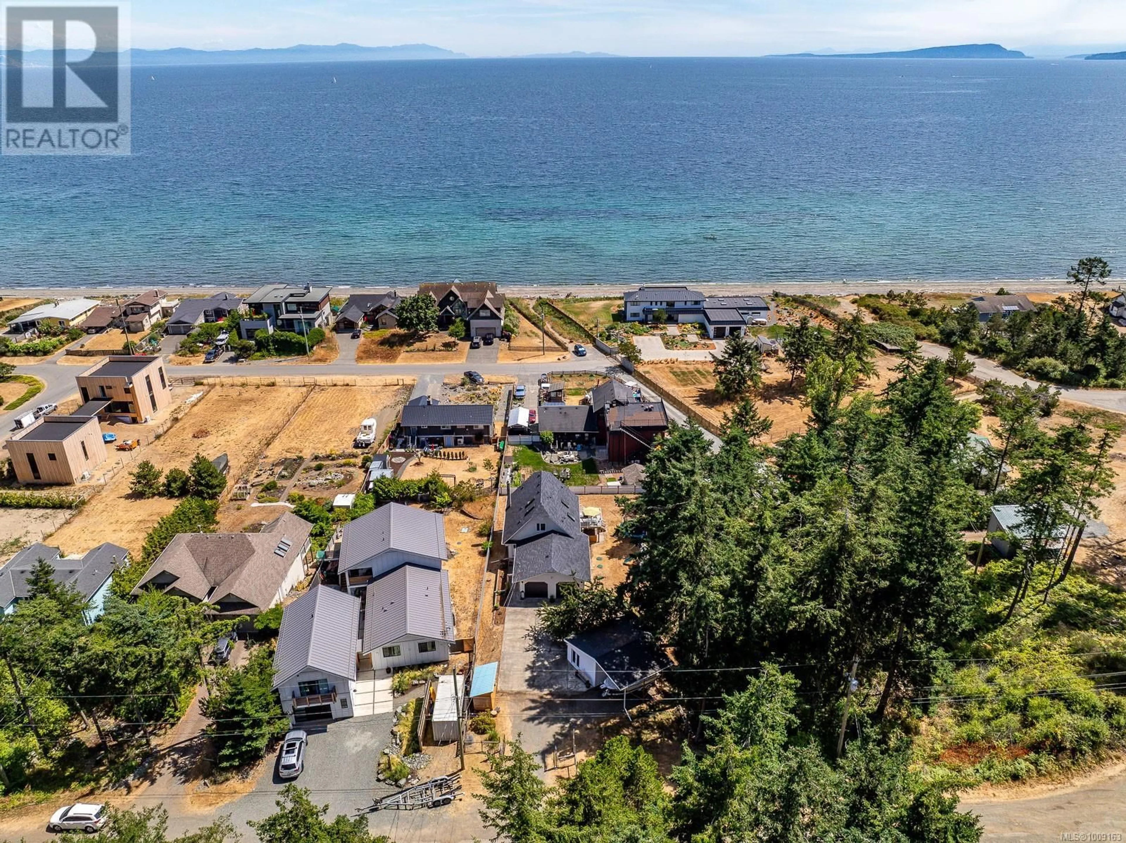 A pic from outside/outdoor area/front of a property/back of a property/a pic from drone, water/lake/river/ocean view for 532 WALTER ROAD, Comox British Columbia V9M3V7