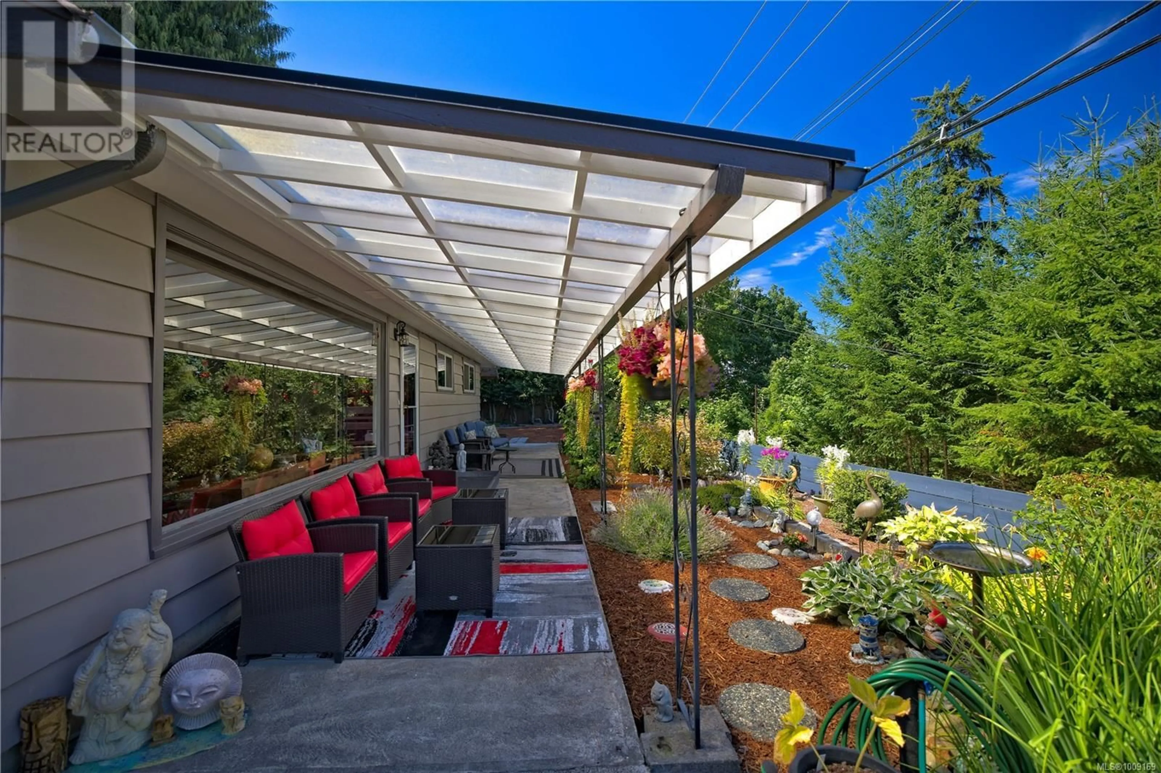 Patio, street for 185 CHARLESWORTH ROAD, Salt Spring British Columbia V8K2J7