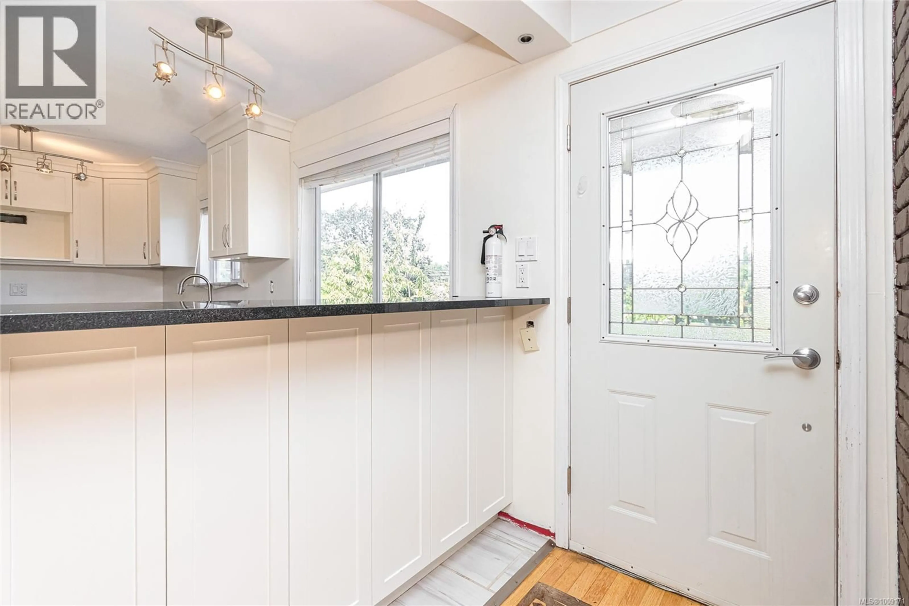 Standard kitchen, unknown for 745 NEWBURY STREET, Saanich British Columbia V9A2C2
