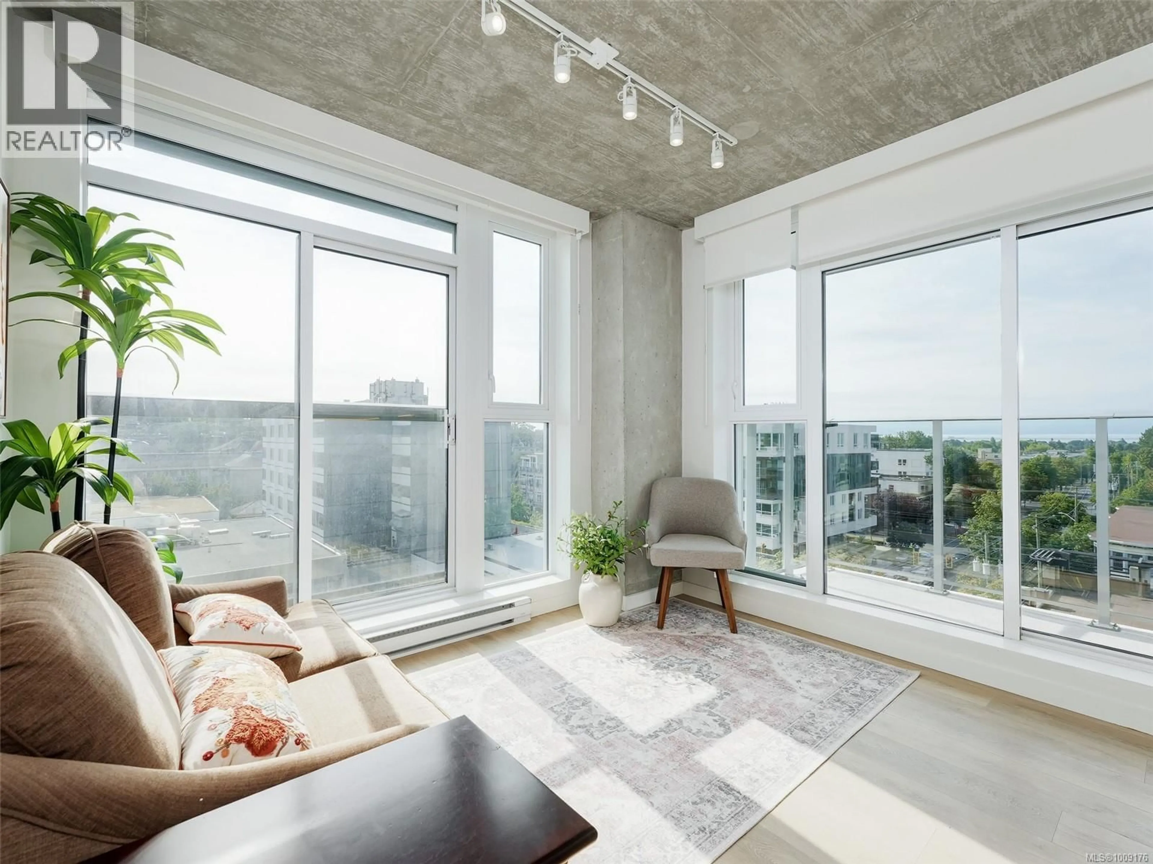 Living room with furniture, cement floor for 707 - 1097 VIEW STREET, Victoria British Columbia V8V0G9