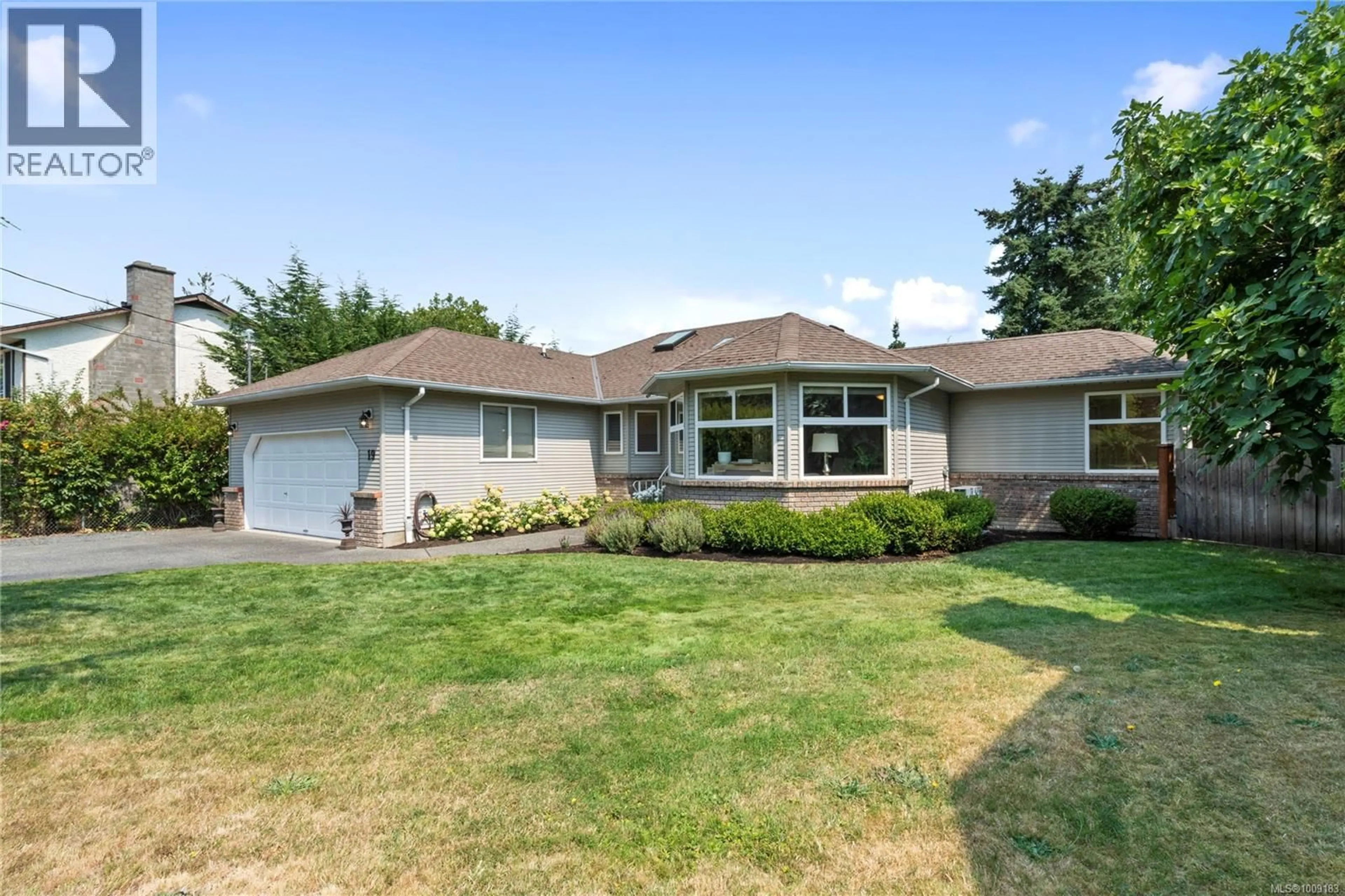 Home with vinyl exterior material, street for 19 BALLENAS PLACE, Parksville British Columbia V9P1G3