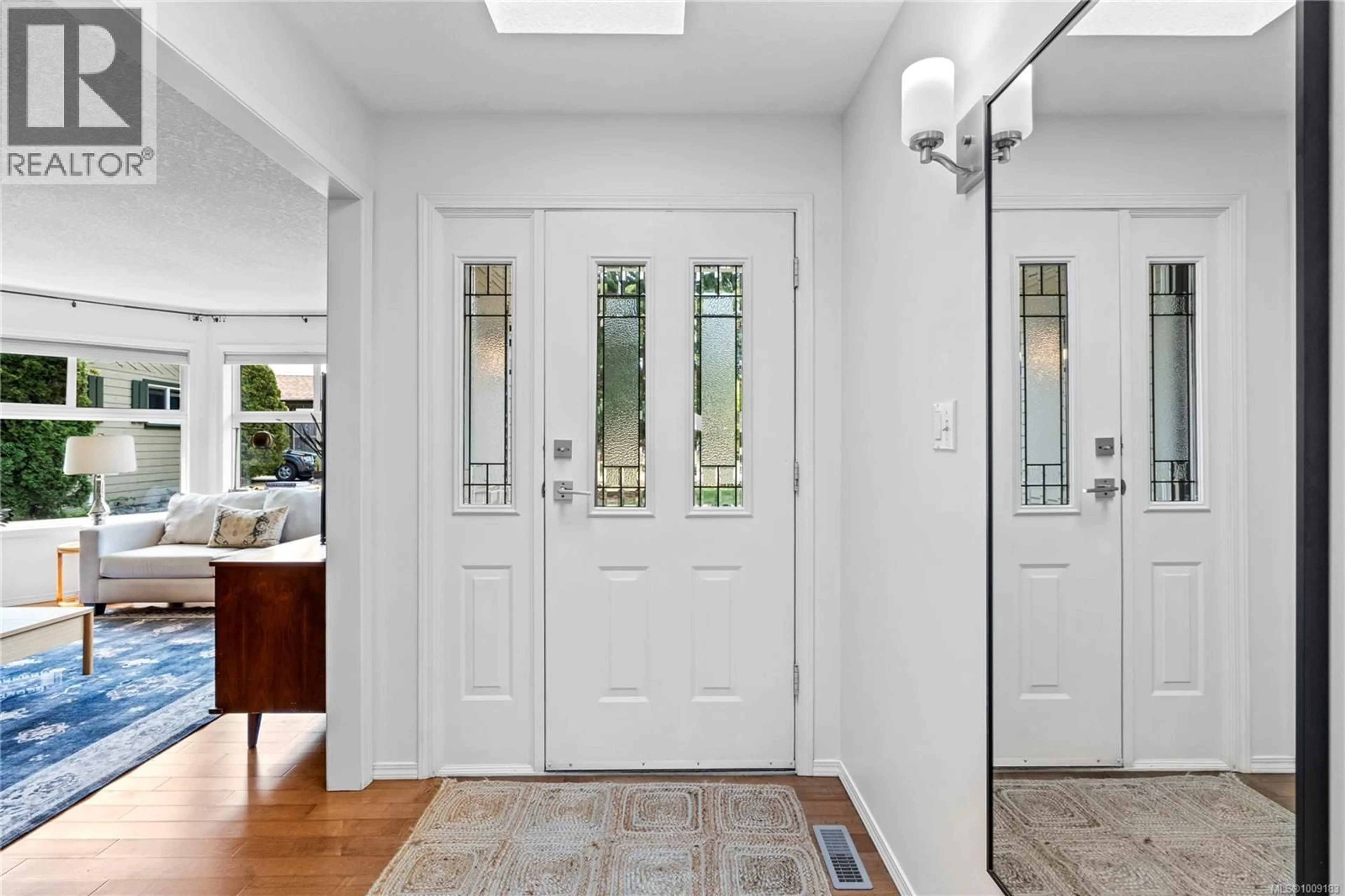 Indoor entryway for 19 BALLENAS PLACE, Parksville British Columbia V9P1G3