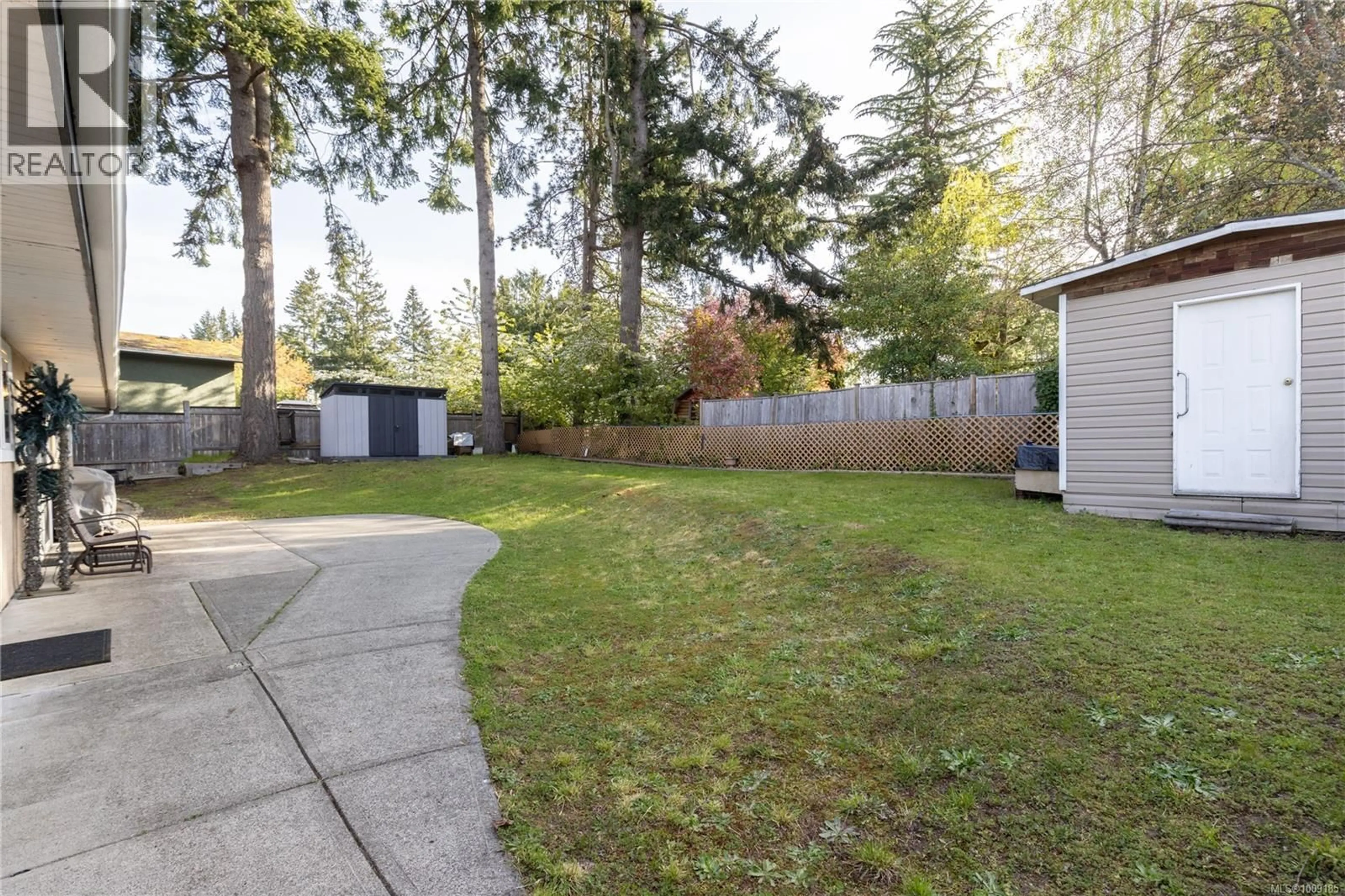 Patio, street for 581 SUMAC DRIVE, Qualicum Beach British Columbia V9K1A4