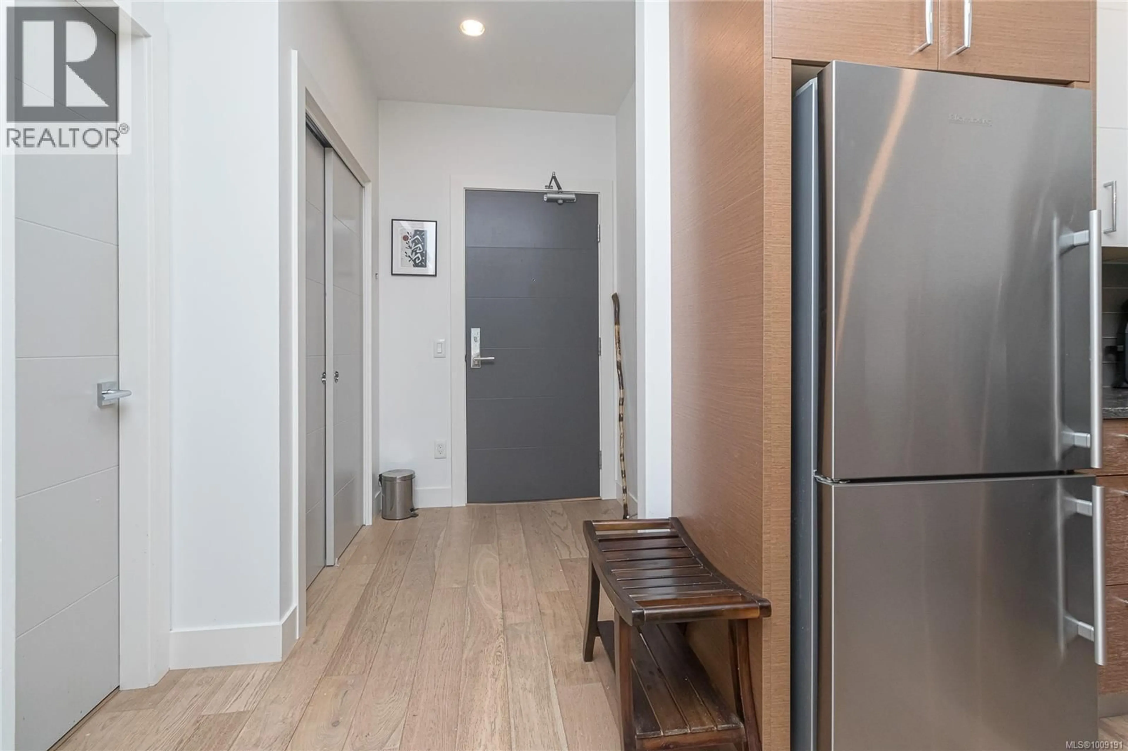 Indoor entryway for 204 - 2580 PENRHYN STREET, Saanich British Columbia V8N1G3