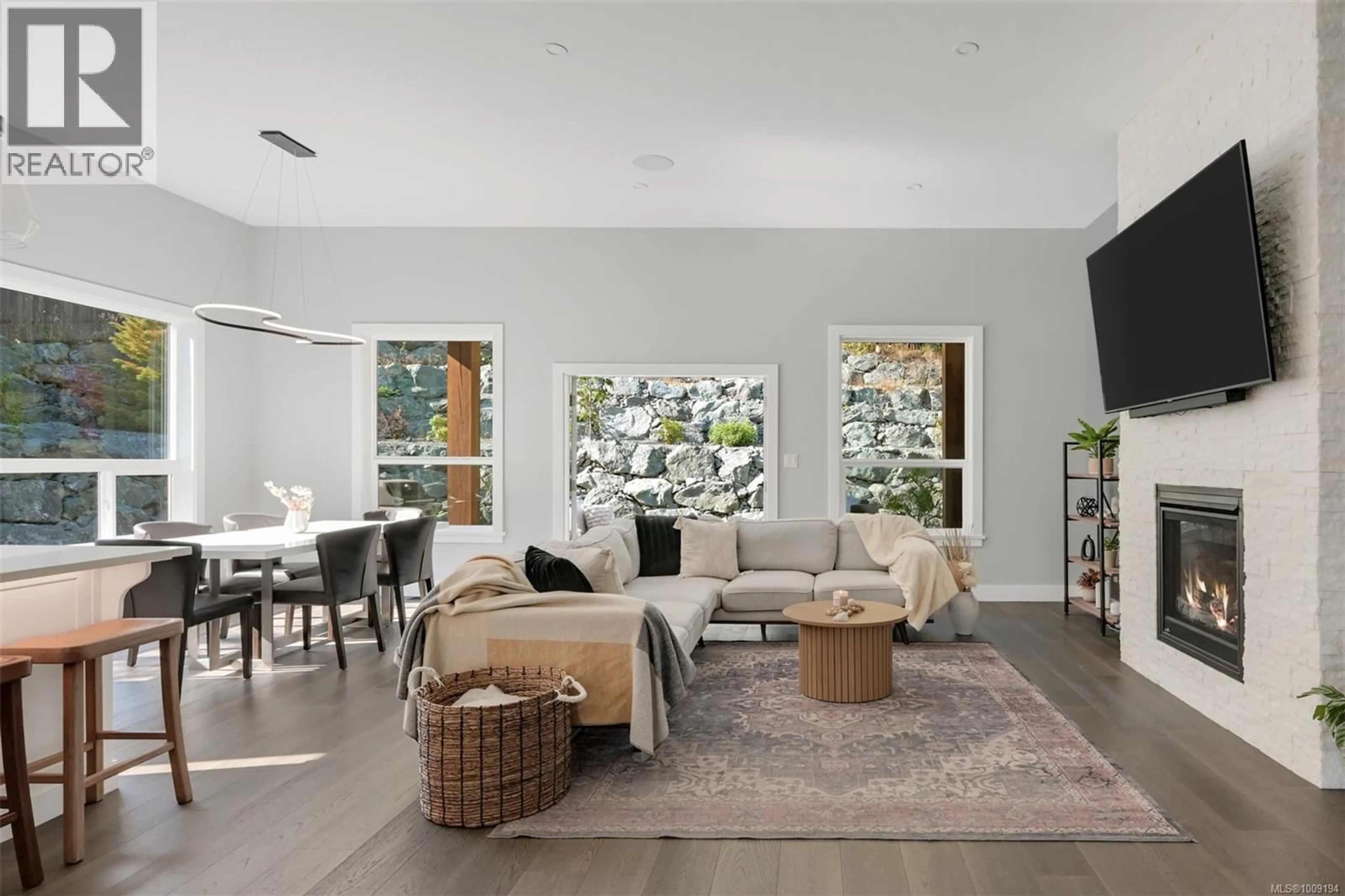 Living room with furniture, unknown for 847 BUCKTAIL ROAD, Mill Bay British Columbia V0R2P1