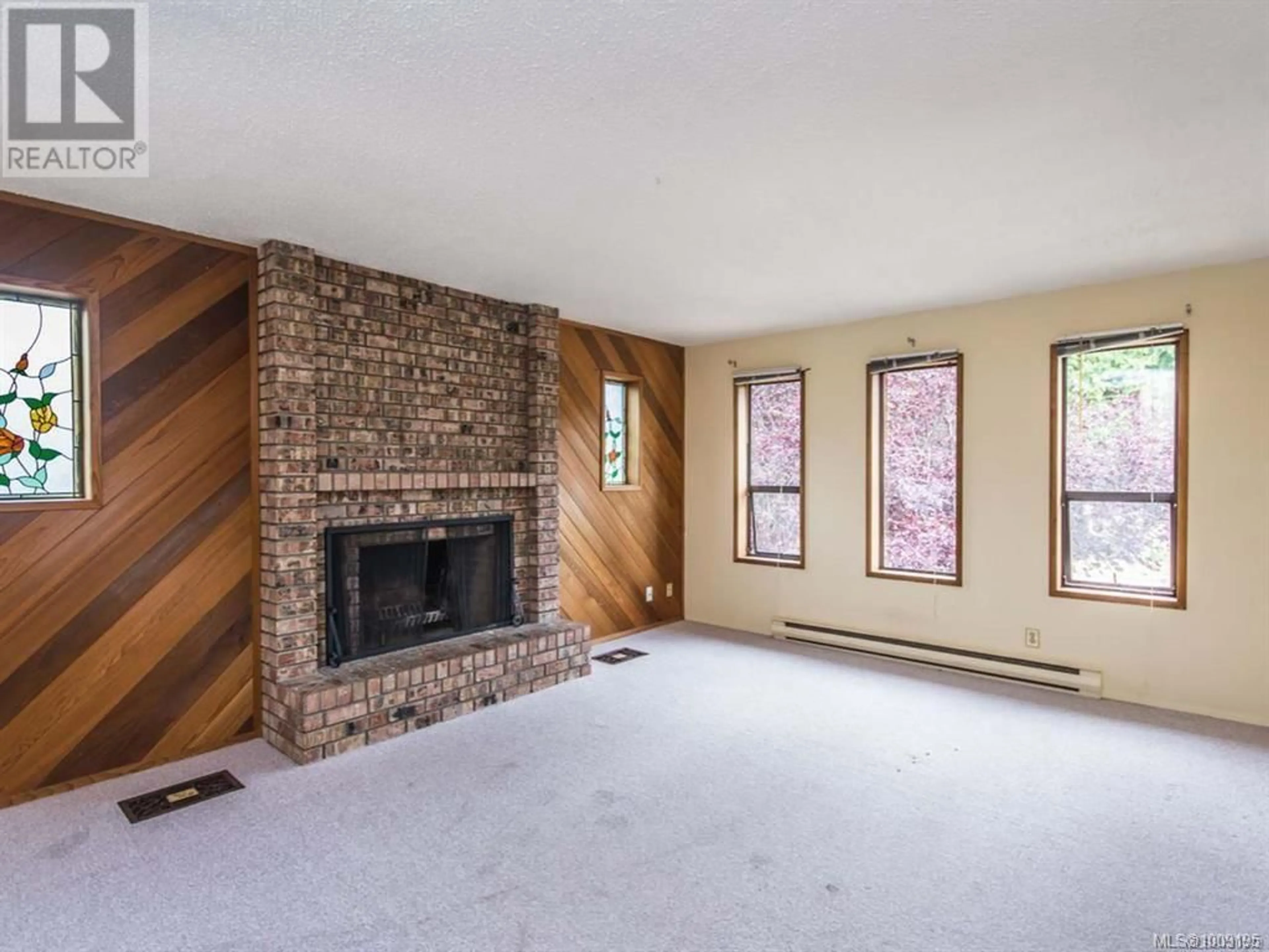 Living room with furniture, unknown for 5857 BROADWAY ROAD, Nanaimo British Columbia V9V1E7