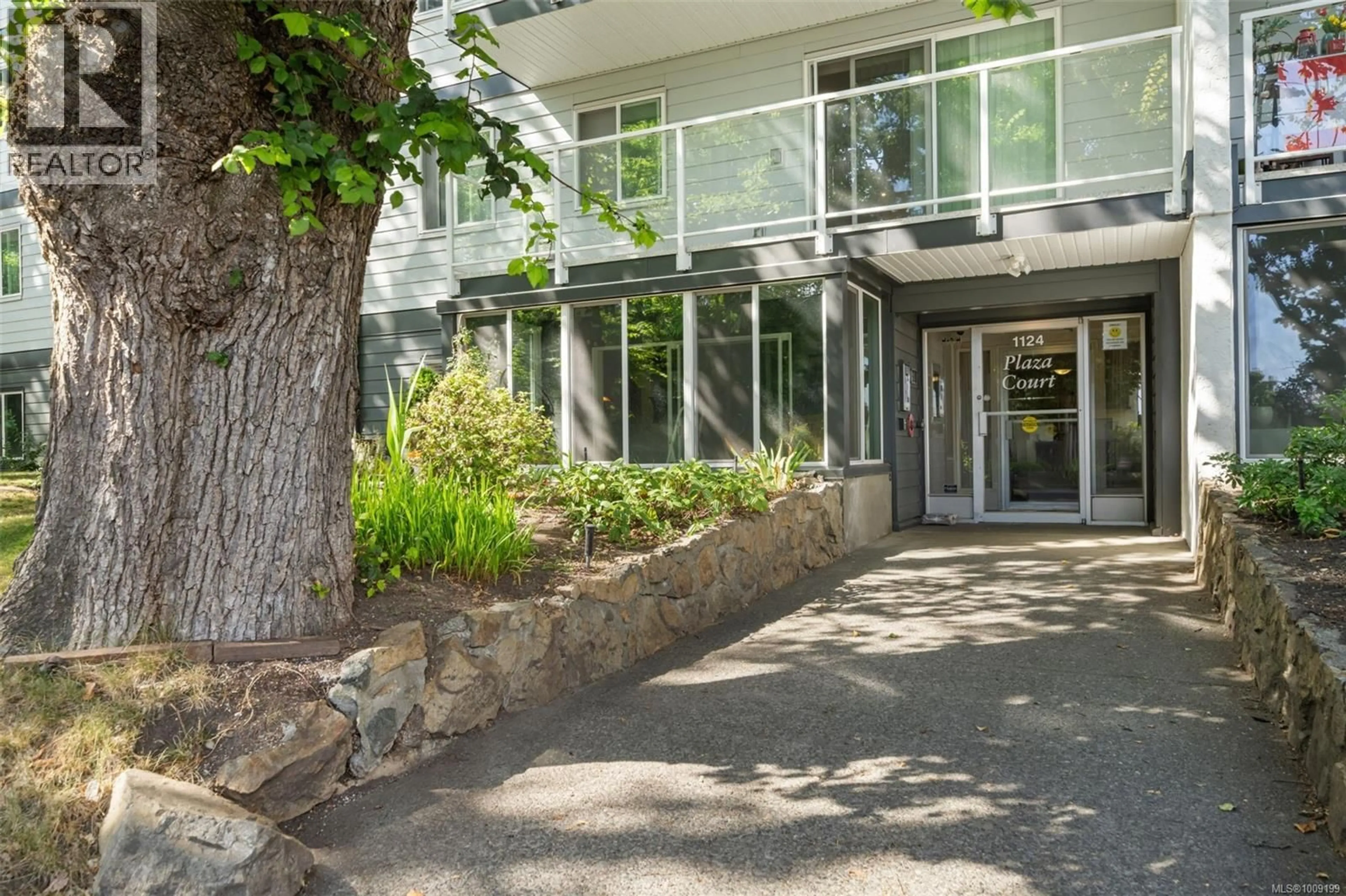 Indoor foyer for 208 - 1124 ESQUIMALT ROAD, Esquimalt British Columbia V9A3N4