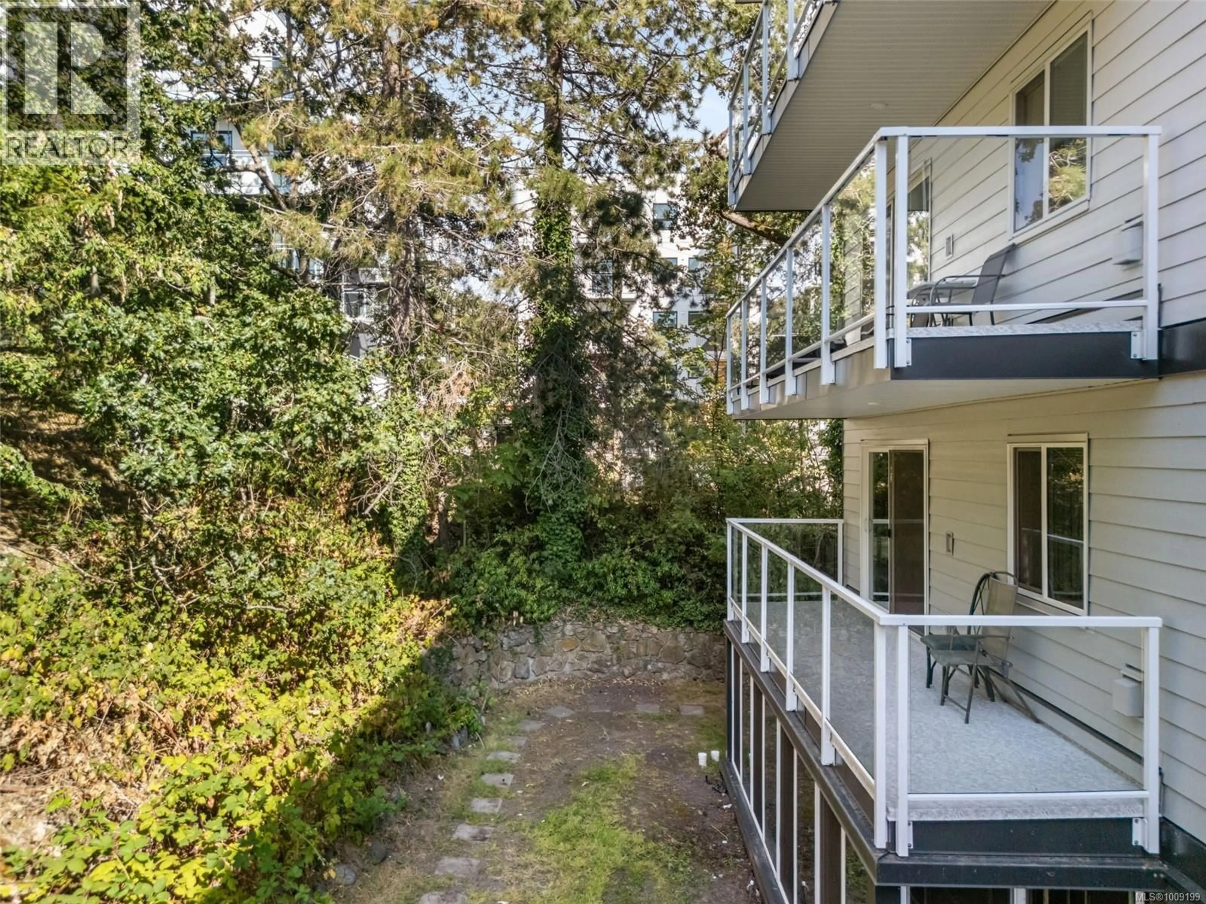 Patio, forest/trees view for 208 - 1124 ESQUIMALT ROAD, Esquimalt British Columbia V9A3N4