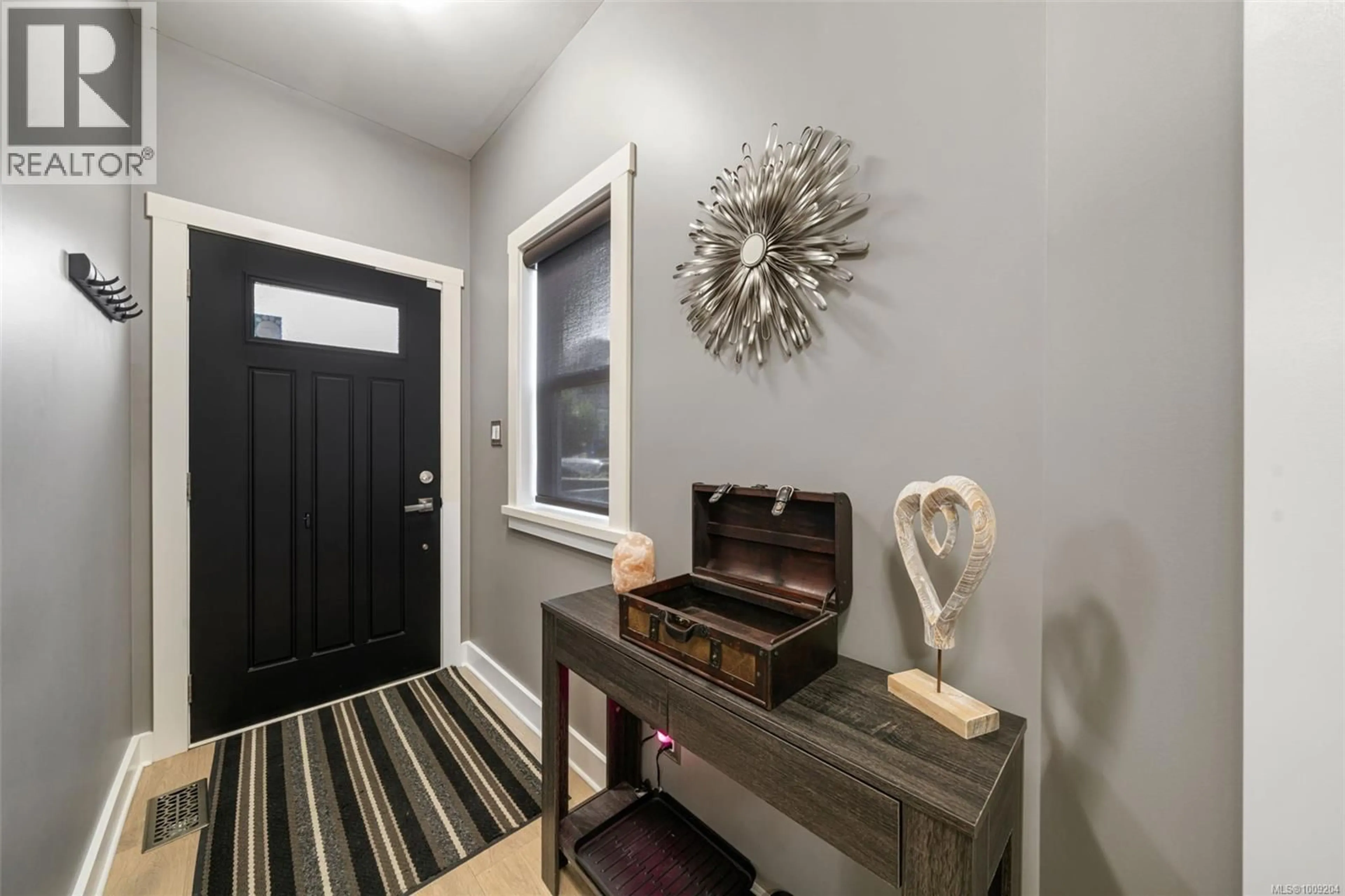 Indoor entryway for 1314 BOMBARDIER CRESCENT, Langford British Columbia V9B0R2