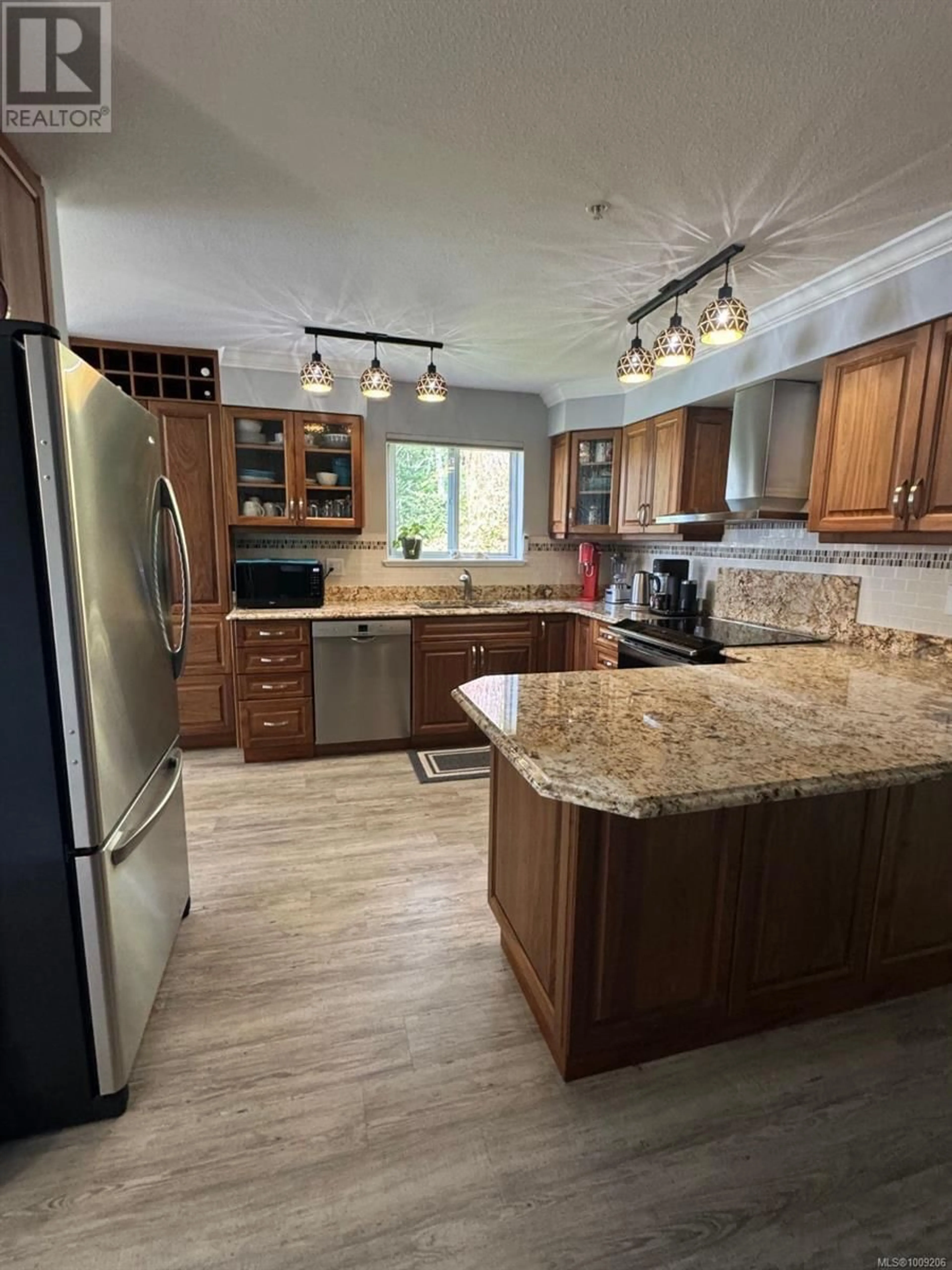 Open concept kitchen, ceramic/tile floor for 305 - 2275 COMOX AVENUE, Comox British Columbia V9M1X6