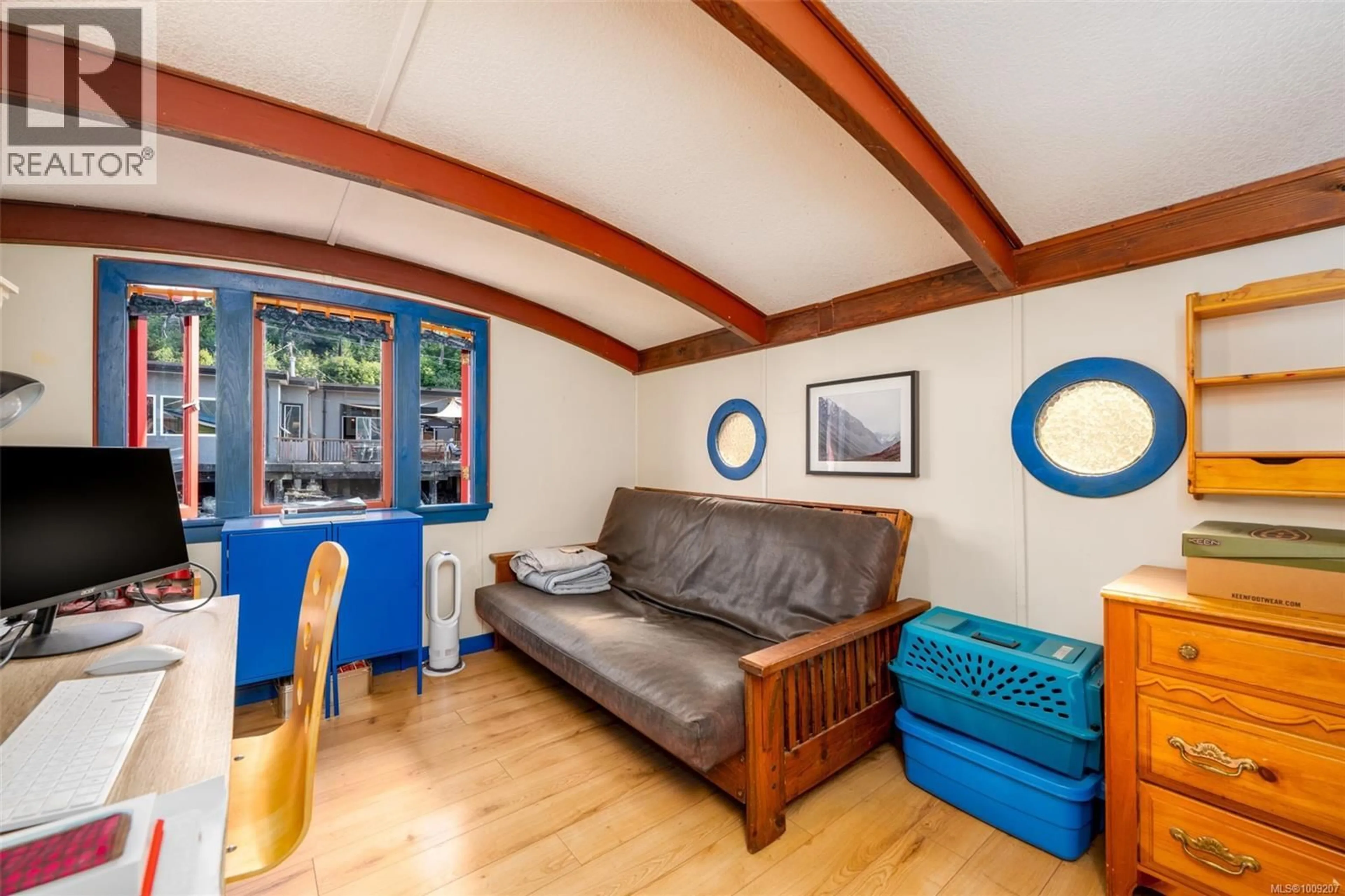 Living room with furniture, wood/laminate floor for 2 - 1765 COWICHAN BAY ROAD, Cowichan Bay British Columbia V0R1N0