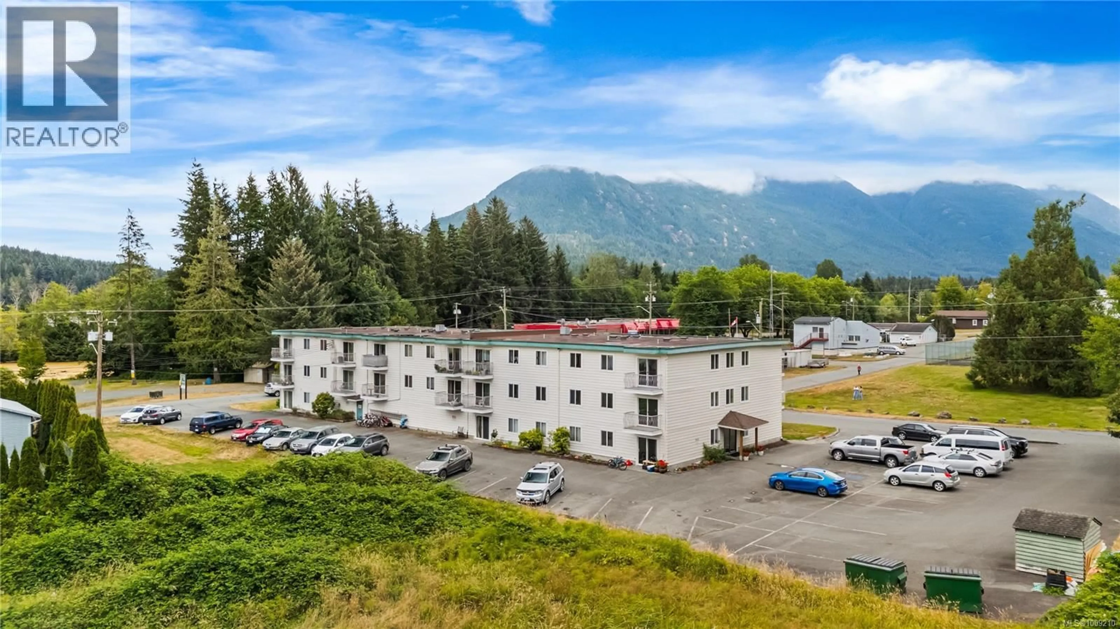A pic from outside/outdoor area/front of a property/back of a property/a pic from drone, mountain view for 305 - 611 MACMILLAN DRIVE, Sayward British Columbia V0N1A0