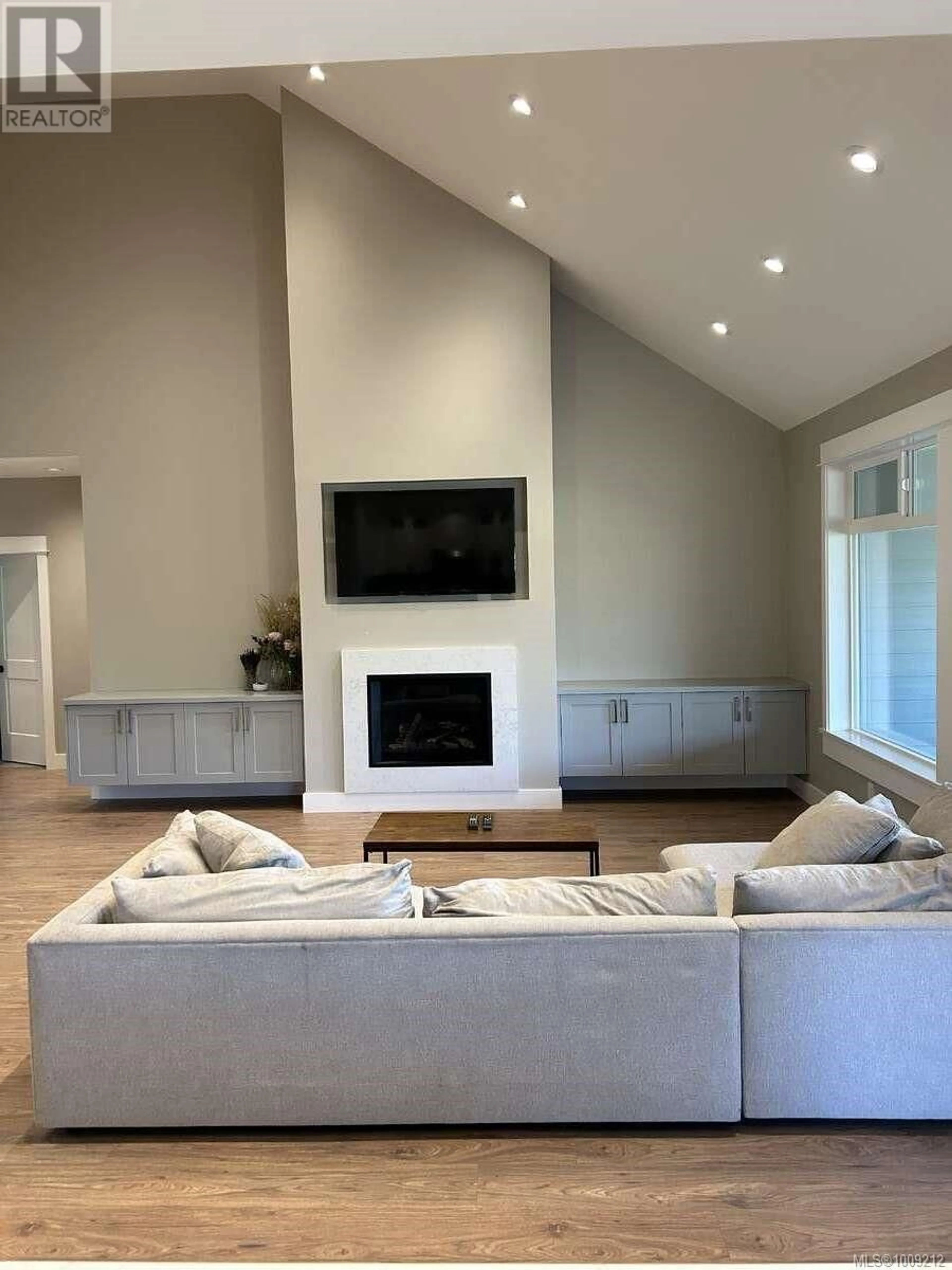 Living room with furniture, unknown for 4052 MCBRIDE STREET, Port Alberni British Columbia V9Y0C1