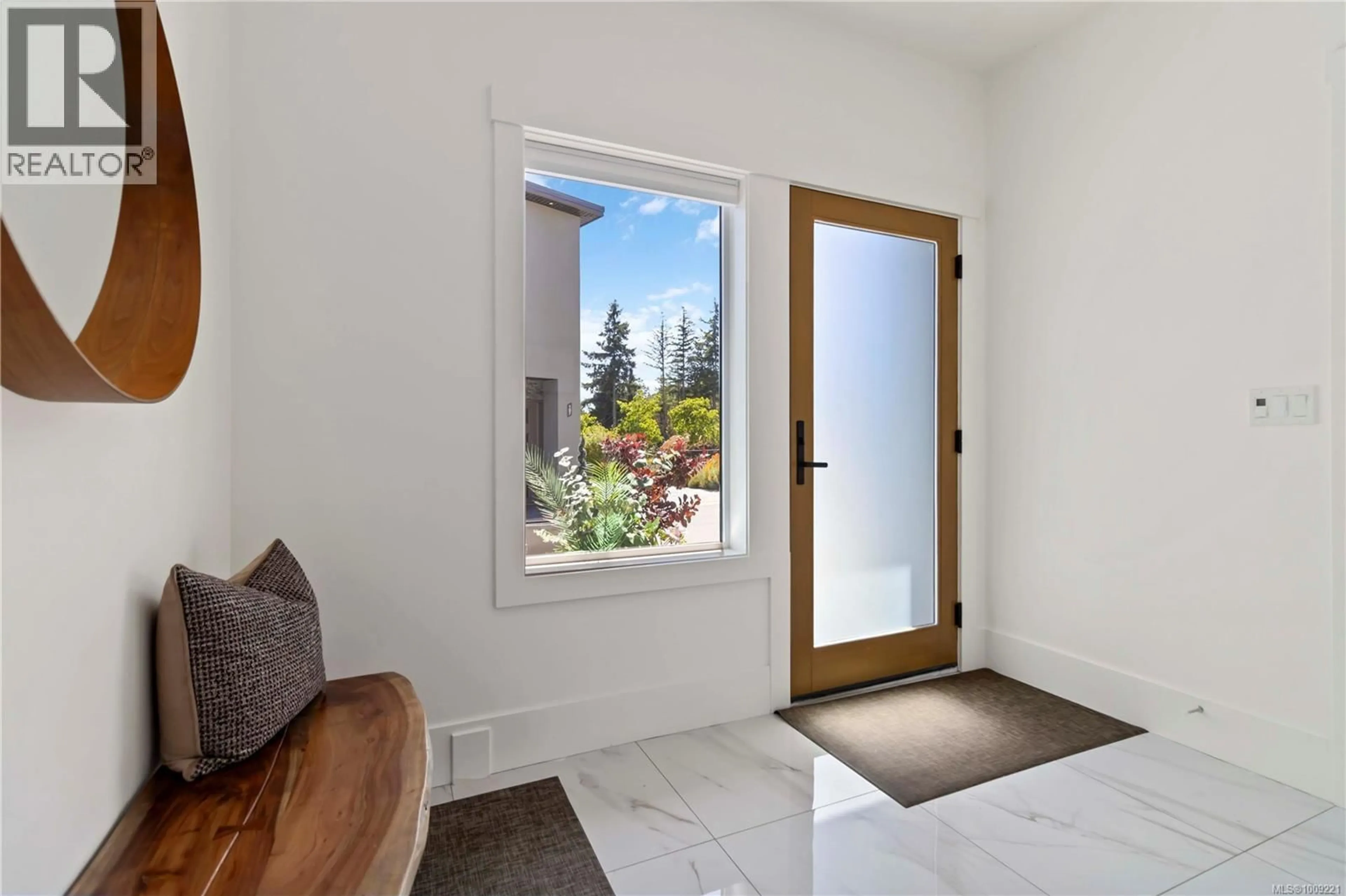 Indoor entryway for 109 - 539 DELORA DRIVE, Colwood British Columbia V9C0M2