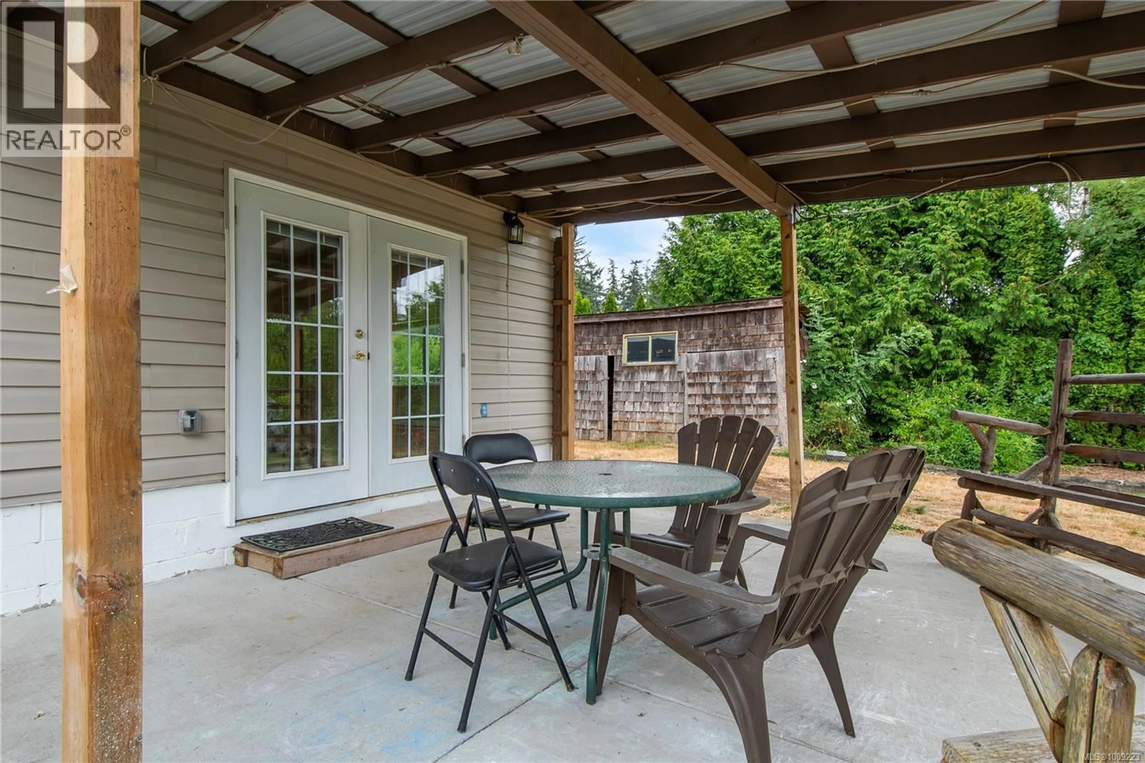 Patio, street for 3754 ISLAND HIGHWAY SOUTH, Campbell River British Columbia V9W1M3