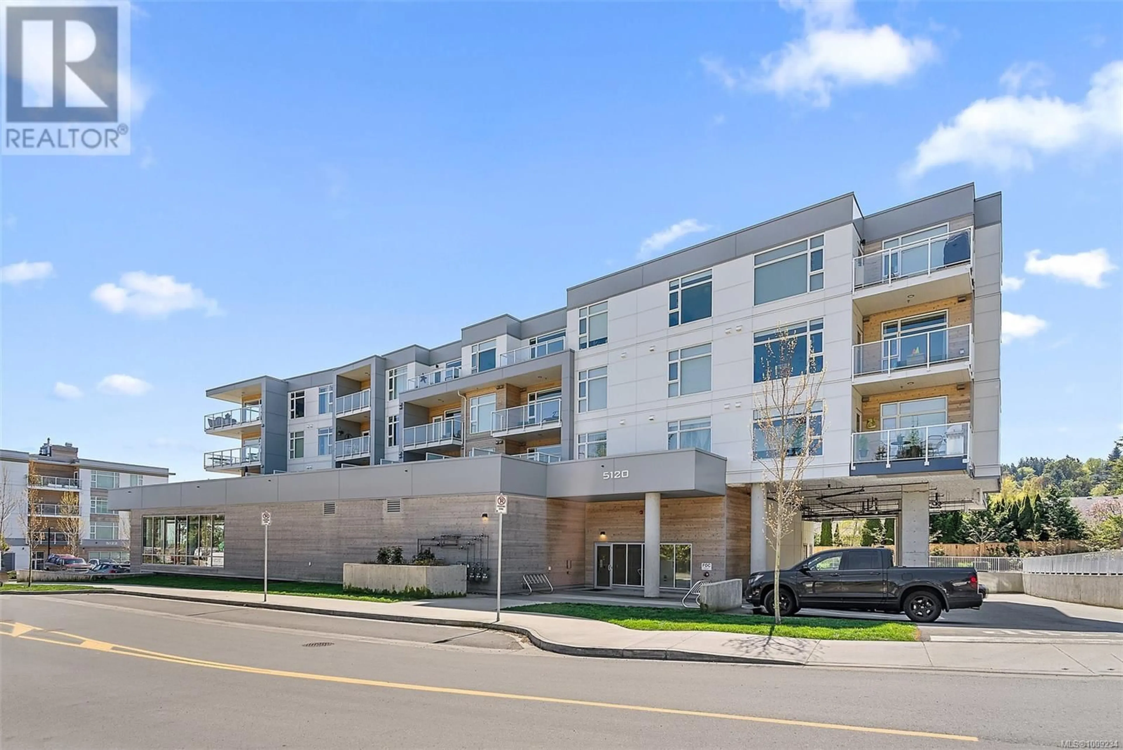 Patio, building for 309 - 5120 CORDOVA BAY ROAD, Saanich British Columbia V8Y2K5