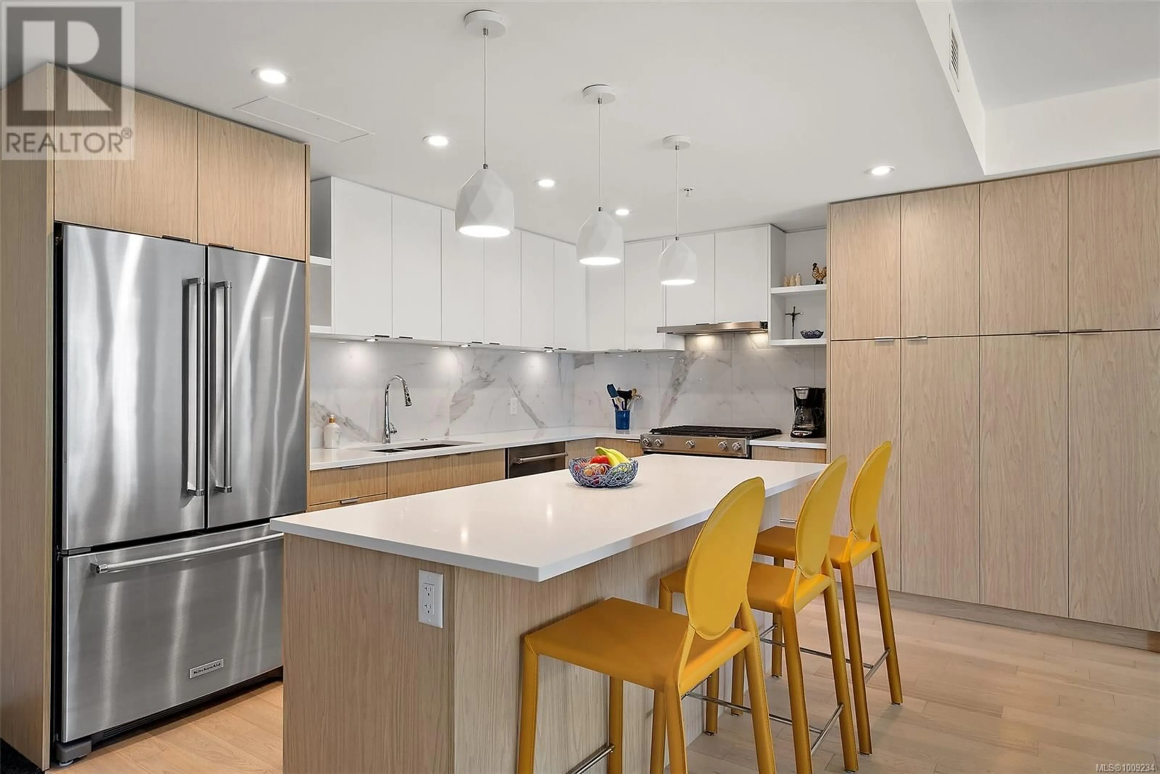 Contemporary kitchen, unknown for 309 - 5120 CORDOVA BAY ROAD, Saanich British Columbia V8Y2K5