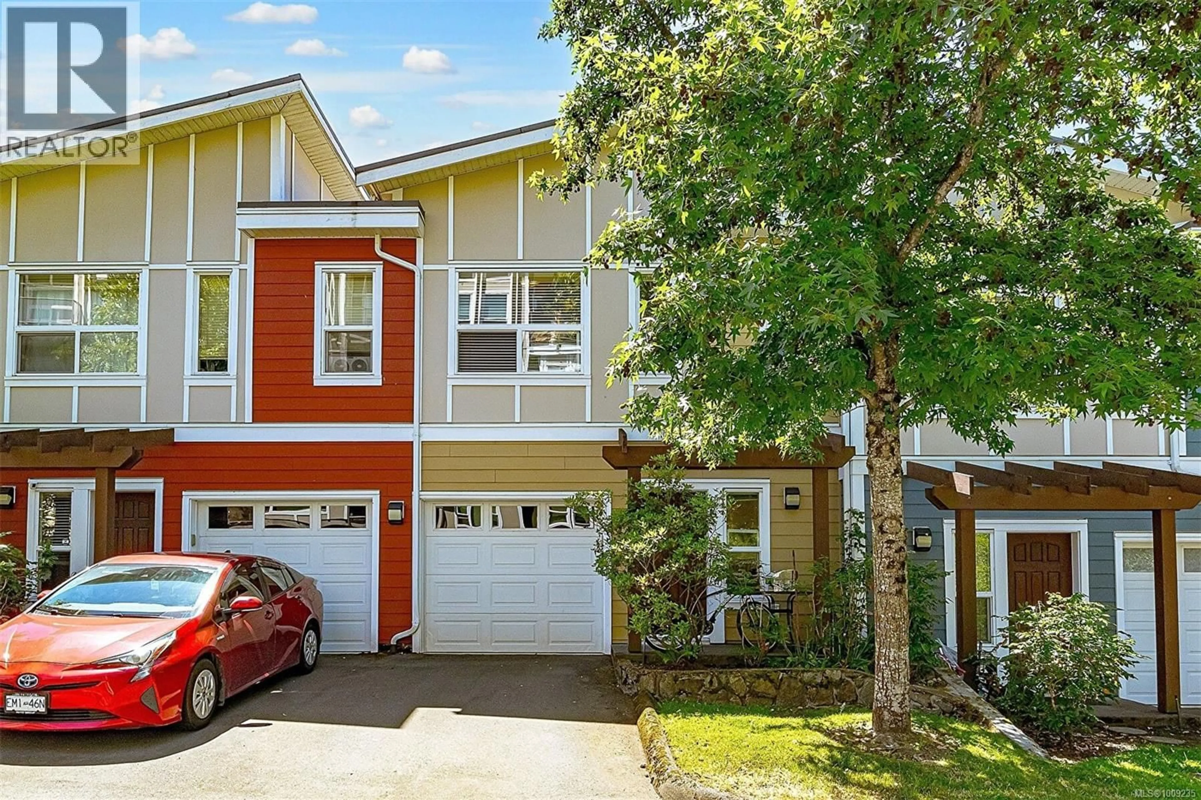 Home with vinyl exterior material, street for 870 BROCK AVENUE, Langford British Columbia V9B3C6