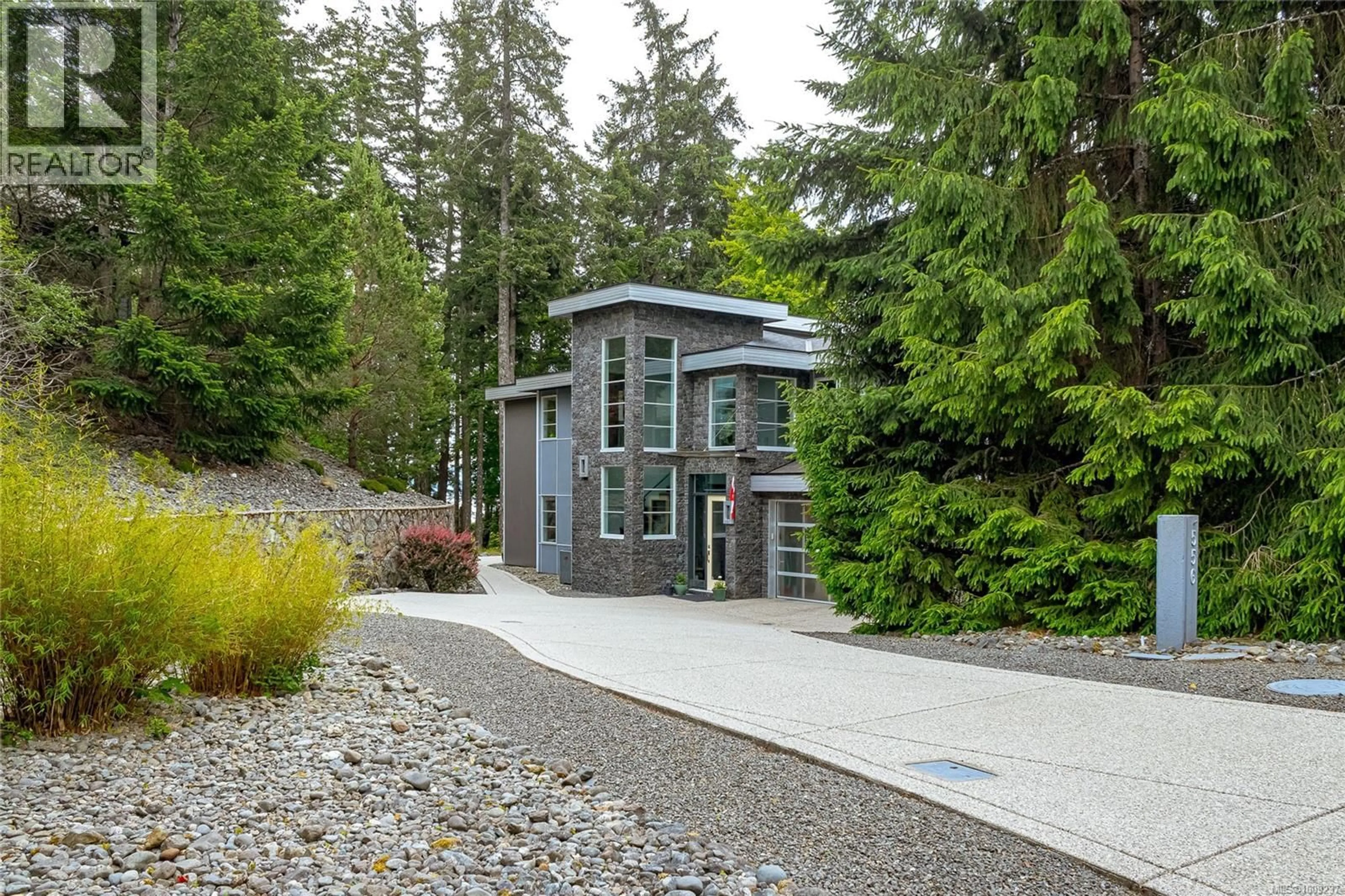 Home with vinyl exterior material, street for 556 DELORA DRIVE, Colwood British Columbia V9C3R8