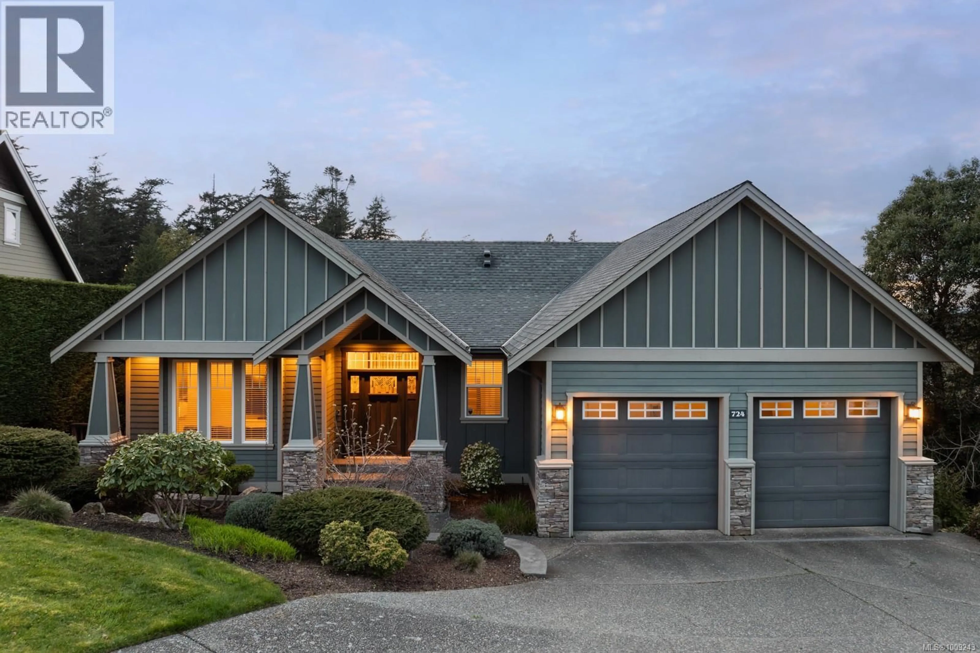 Home with vinyl exterior material, street for 724 BOSSI PLACE, Saanich British Columbia V8Y0A1