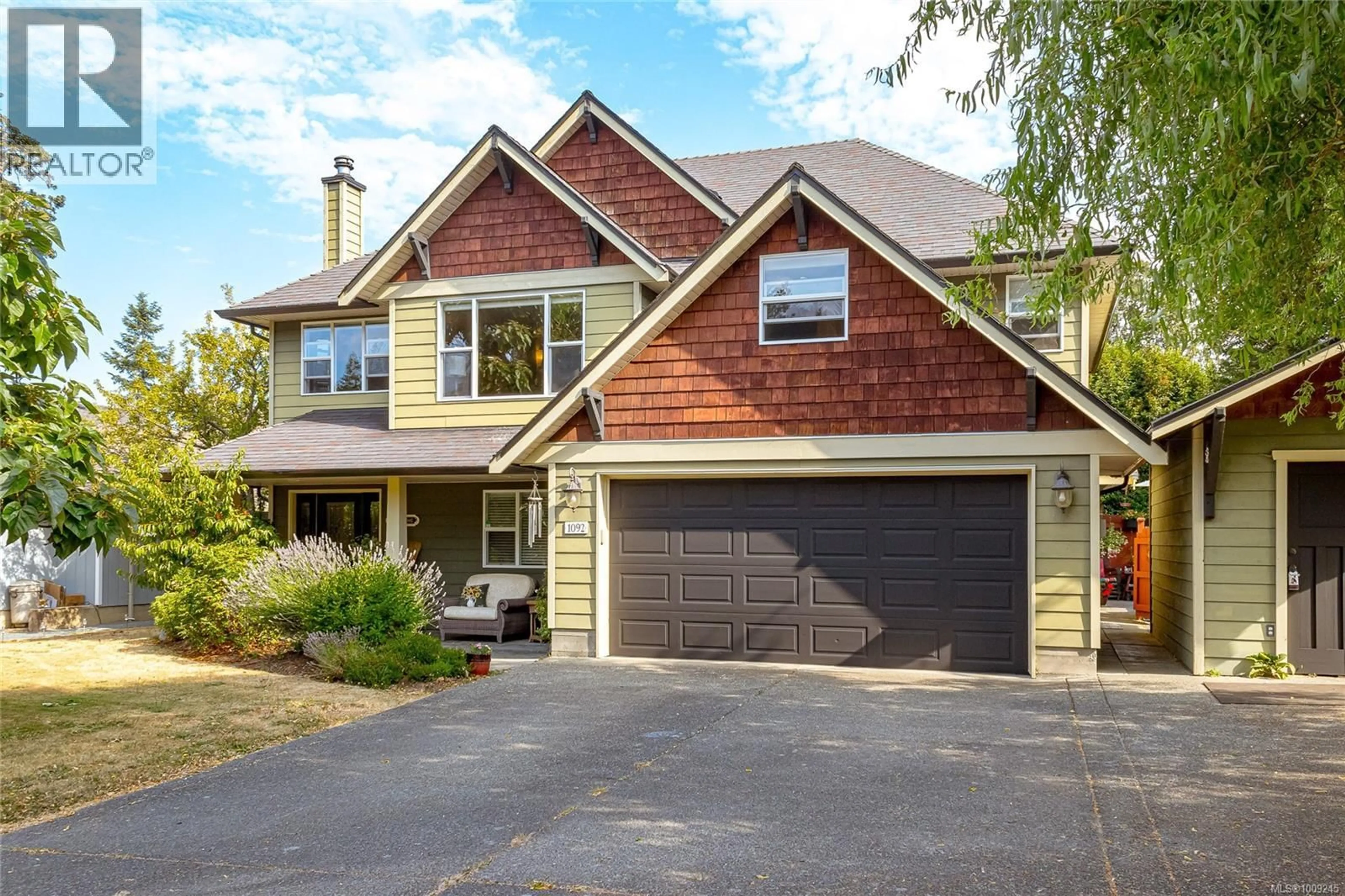 Home with vinyl exterior material, street for 1092 LUCILLE DRIVE, Central Saanich British Columbia V8M1C8