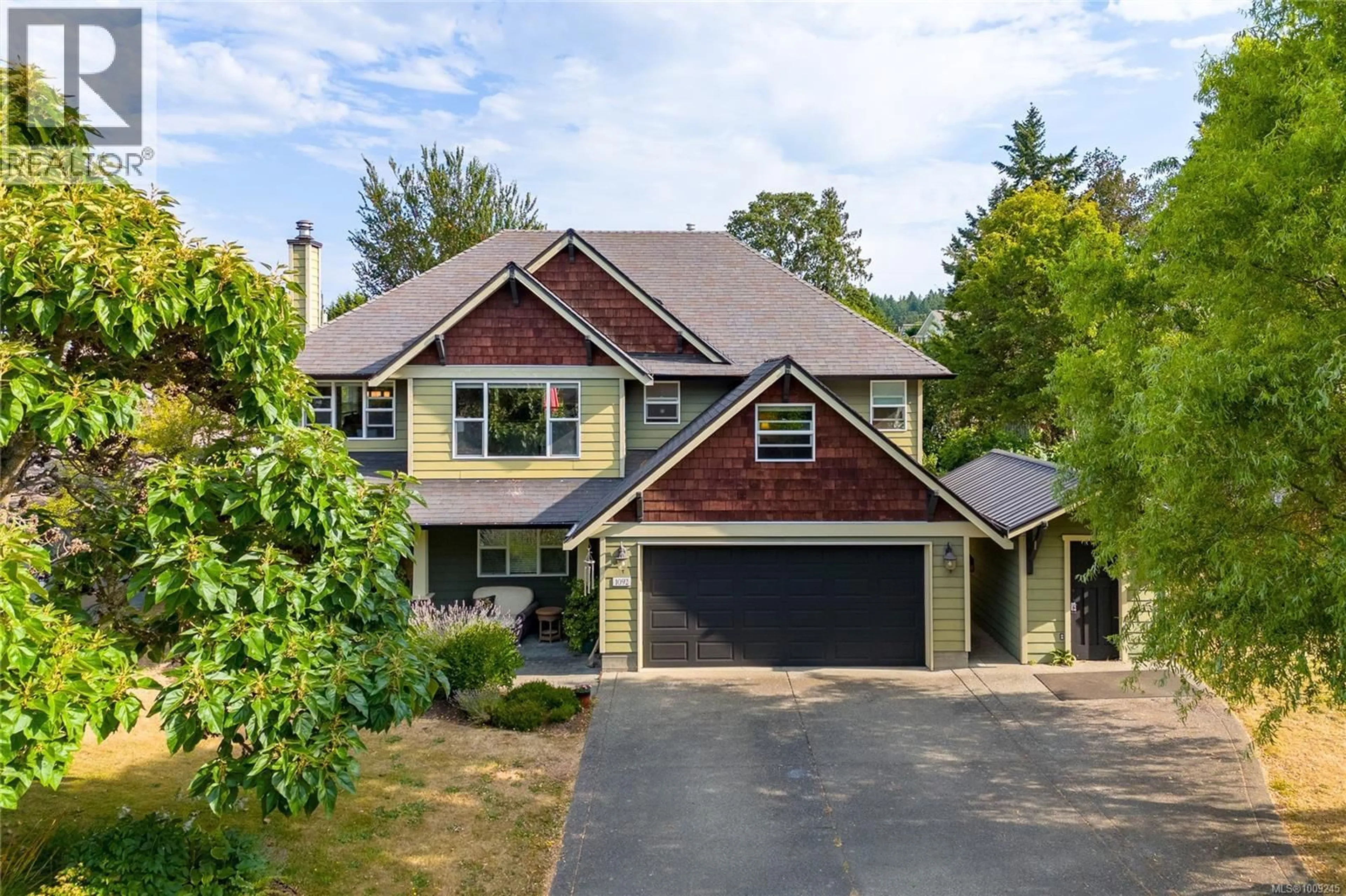 A pic from outside/outdoor area/front of a property/back of a property/a pic from drone, street for 1092 LUCILLE DRIVE, Central Saanich British Columbia V8M1C8