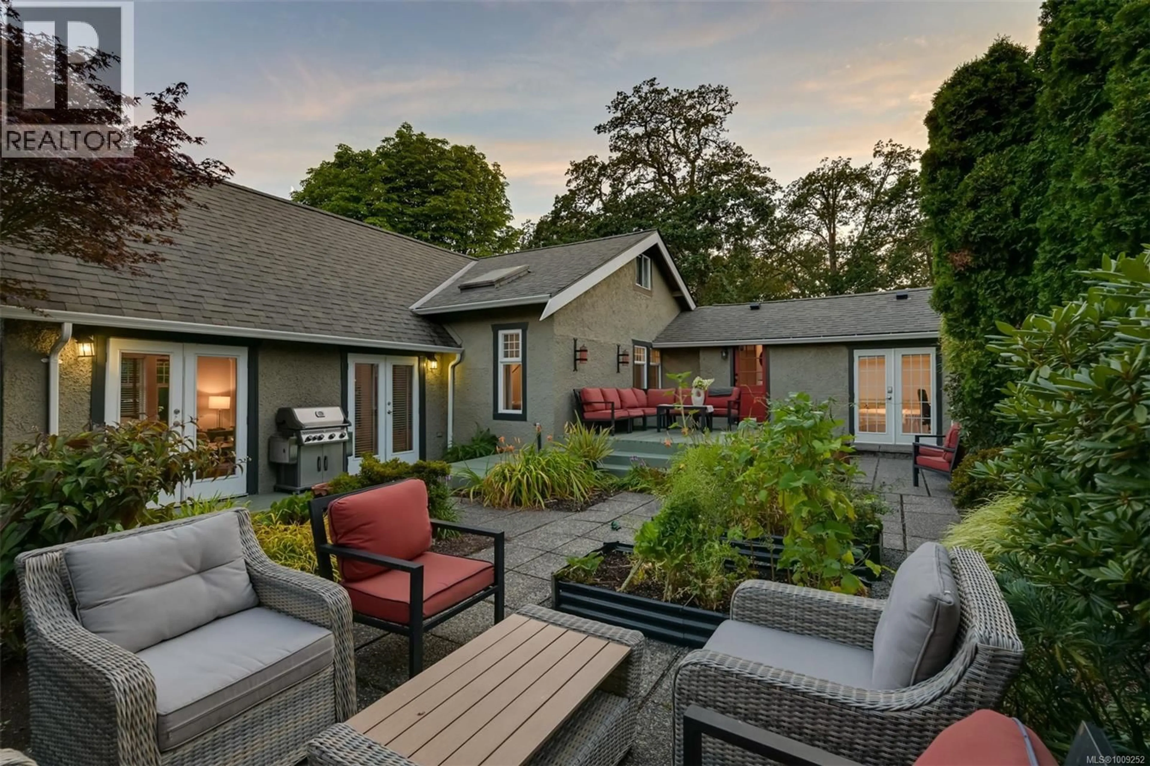 Patio, unknown for 1506 MCRAE AVENUE, Saanich British Columbia V8P1G5