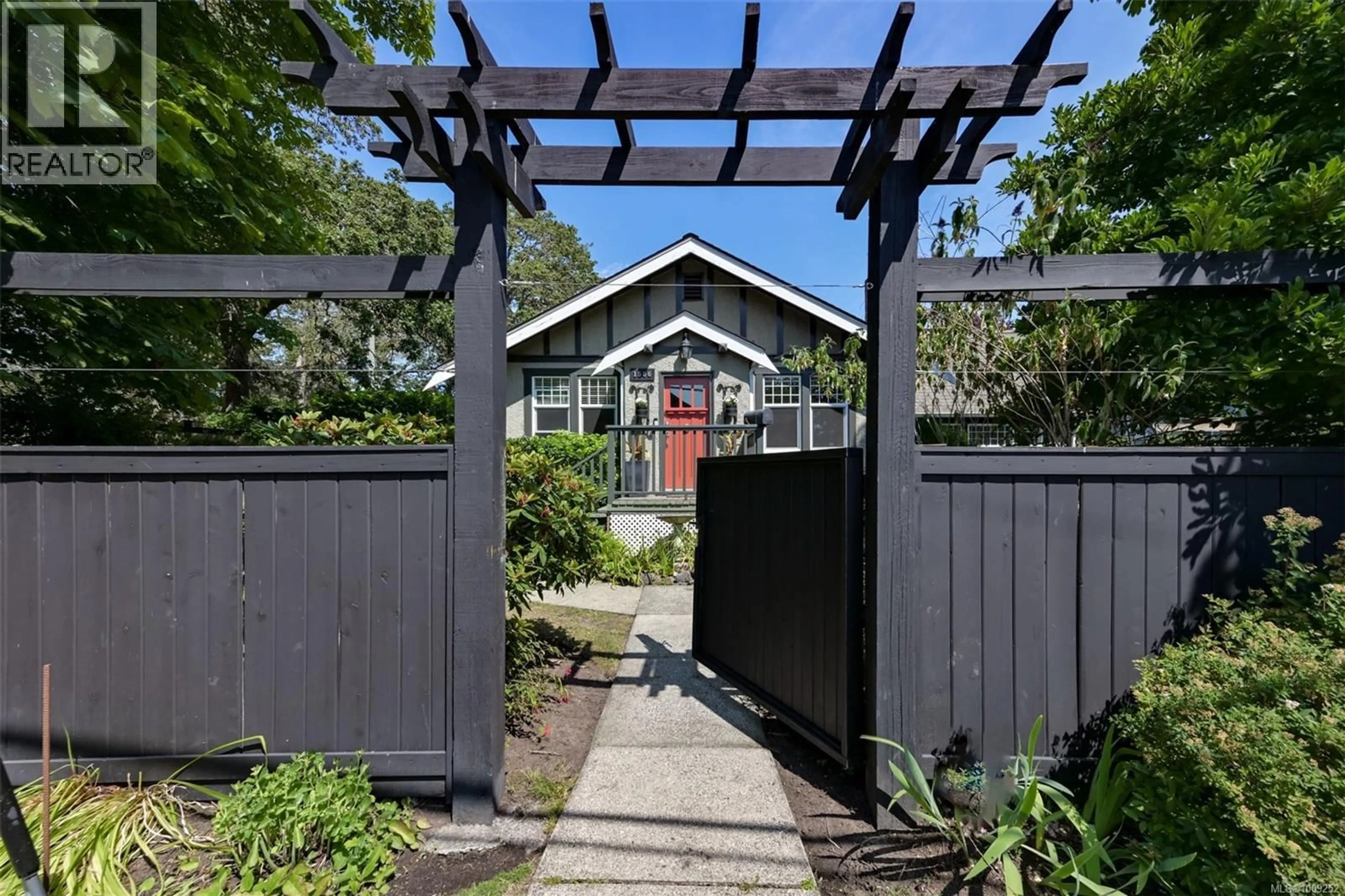 Unknown for 1506 MCRAE AVENUE, Saanich British Columbia V8P1G5
