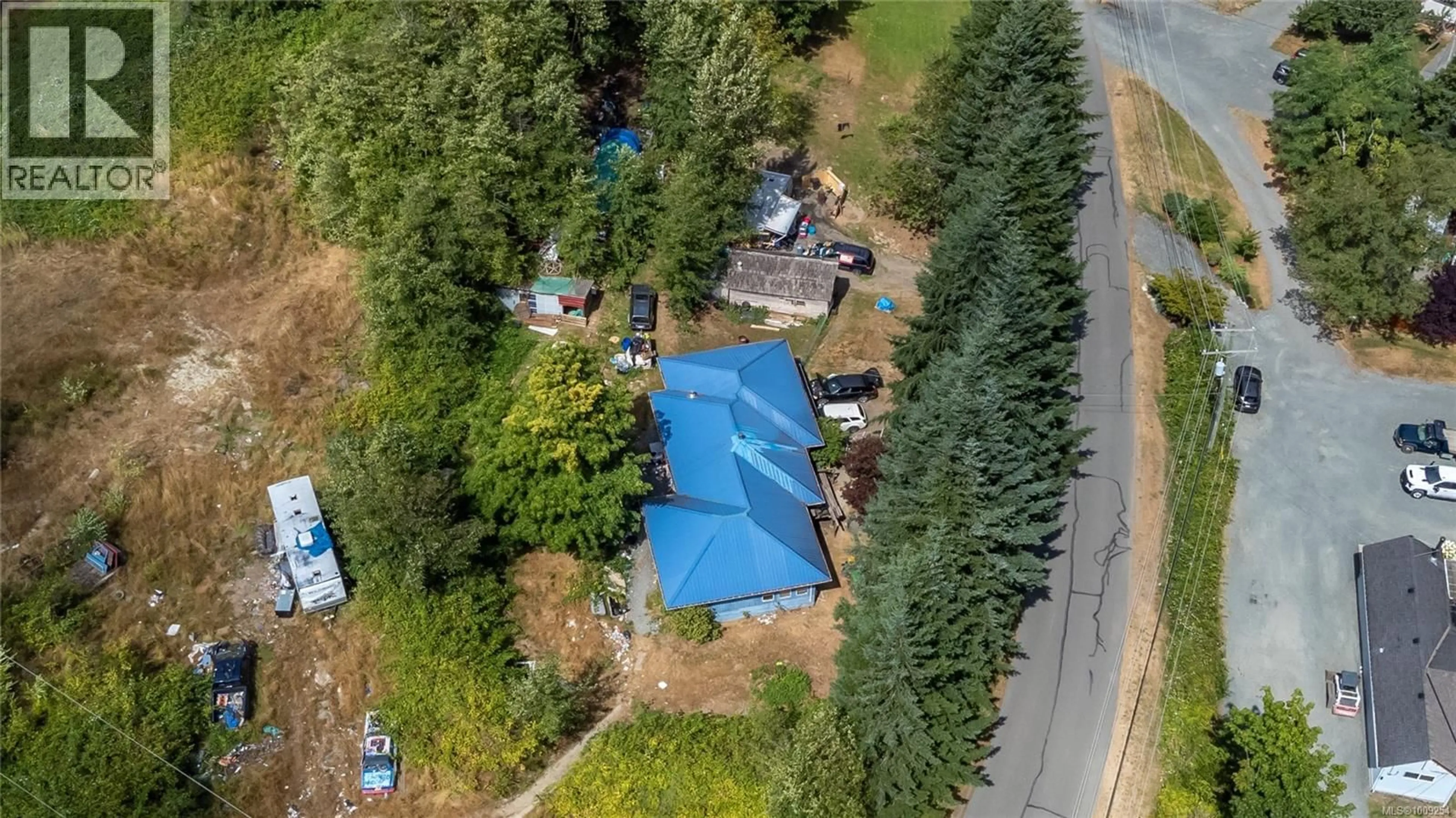 A pic from outside/outdoor area/front of a property/back of a property/a pic from drone, unknown for 820 HOMEWOOD ROAD, Campbell River British Columbia V9W3N5