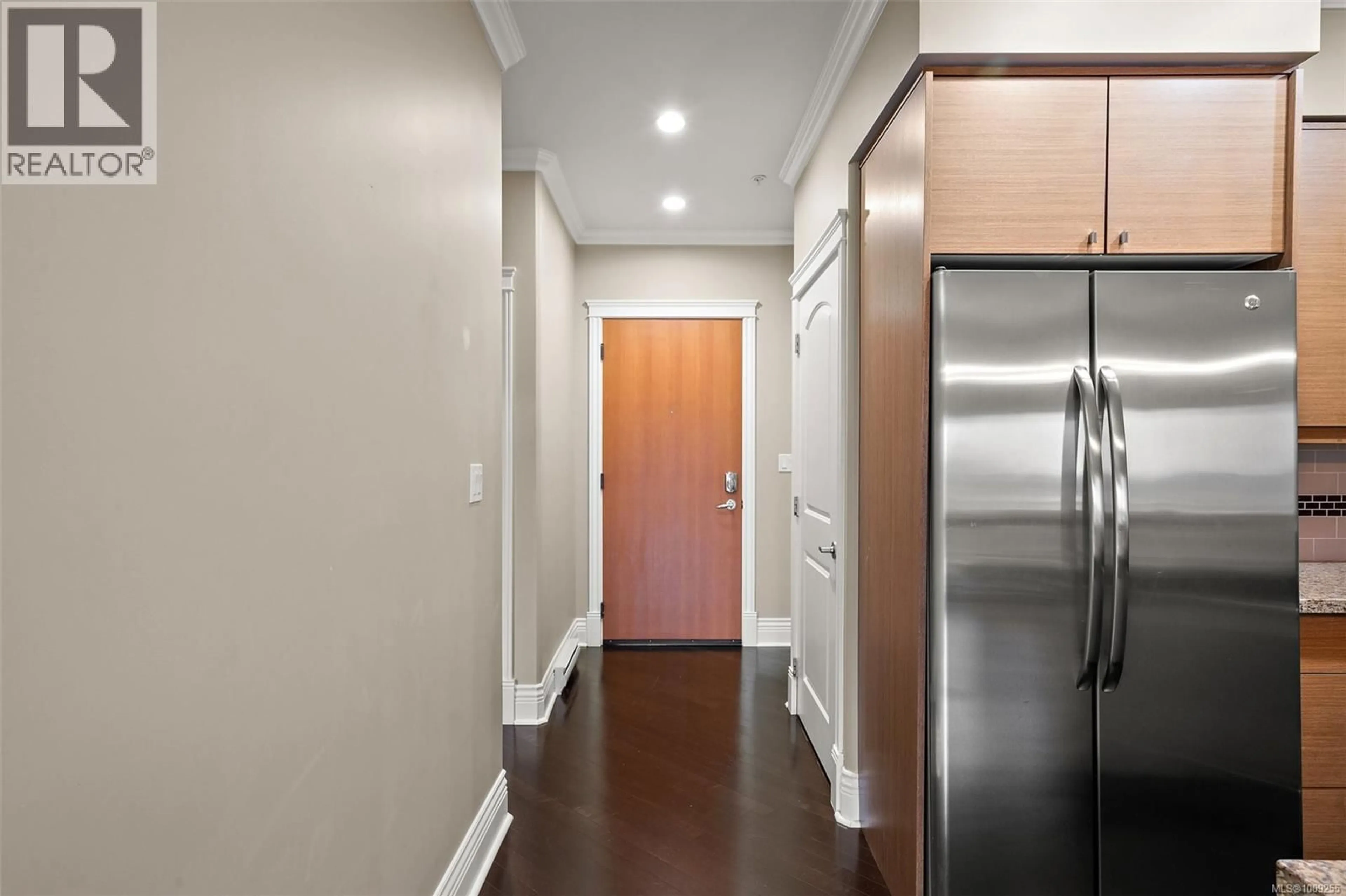 Indoor entryway for 203 - 751 GOLDSTREAM AVENUE, Langford British Columbia V9B2X4