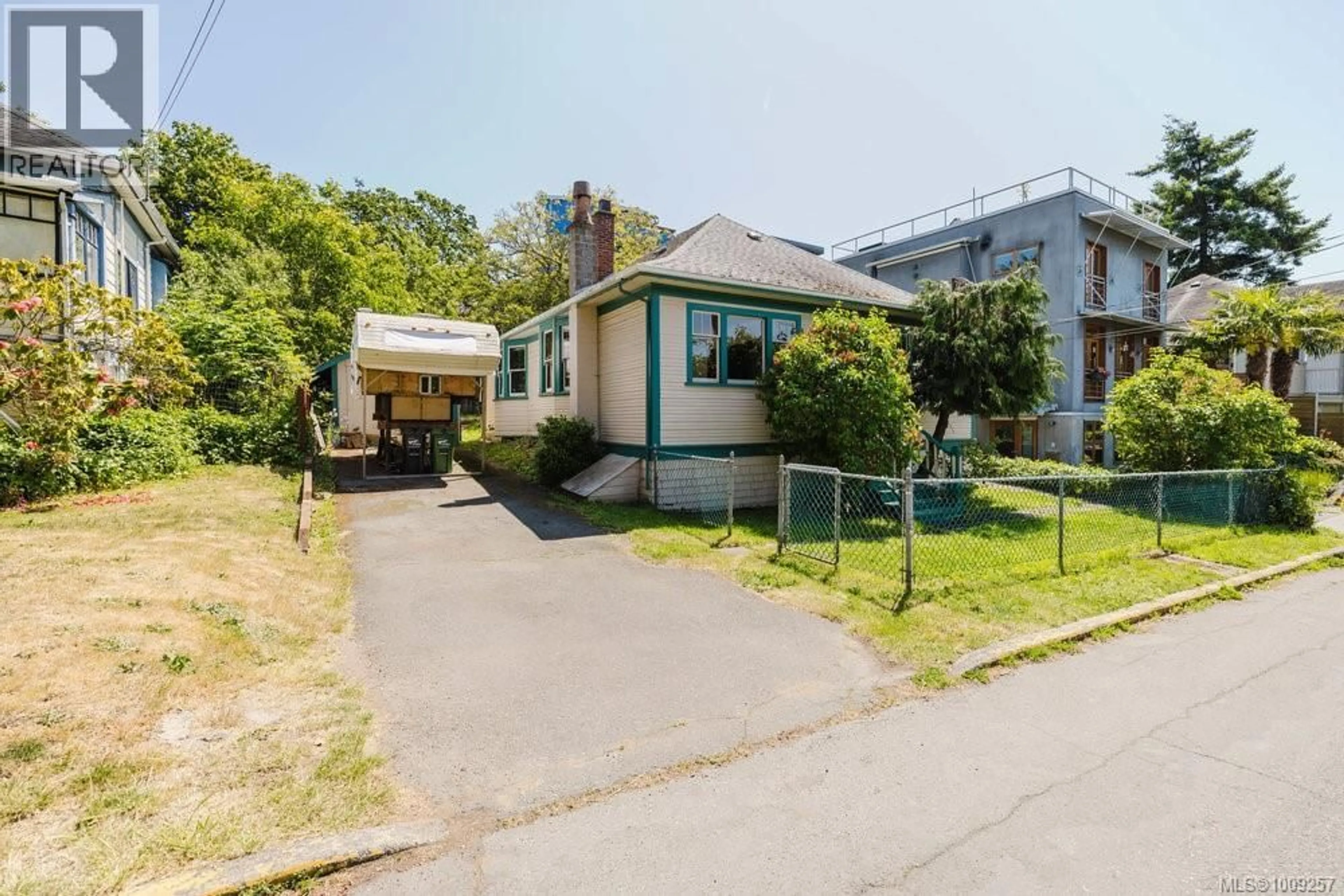 A pic from outside/outdoor area/front of a property/back of a property/a pic from drone, street for 745 FRONT STREET, Victoria British Columbia V9A3Y3