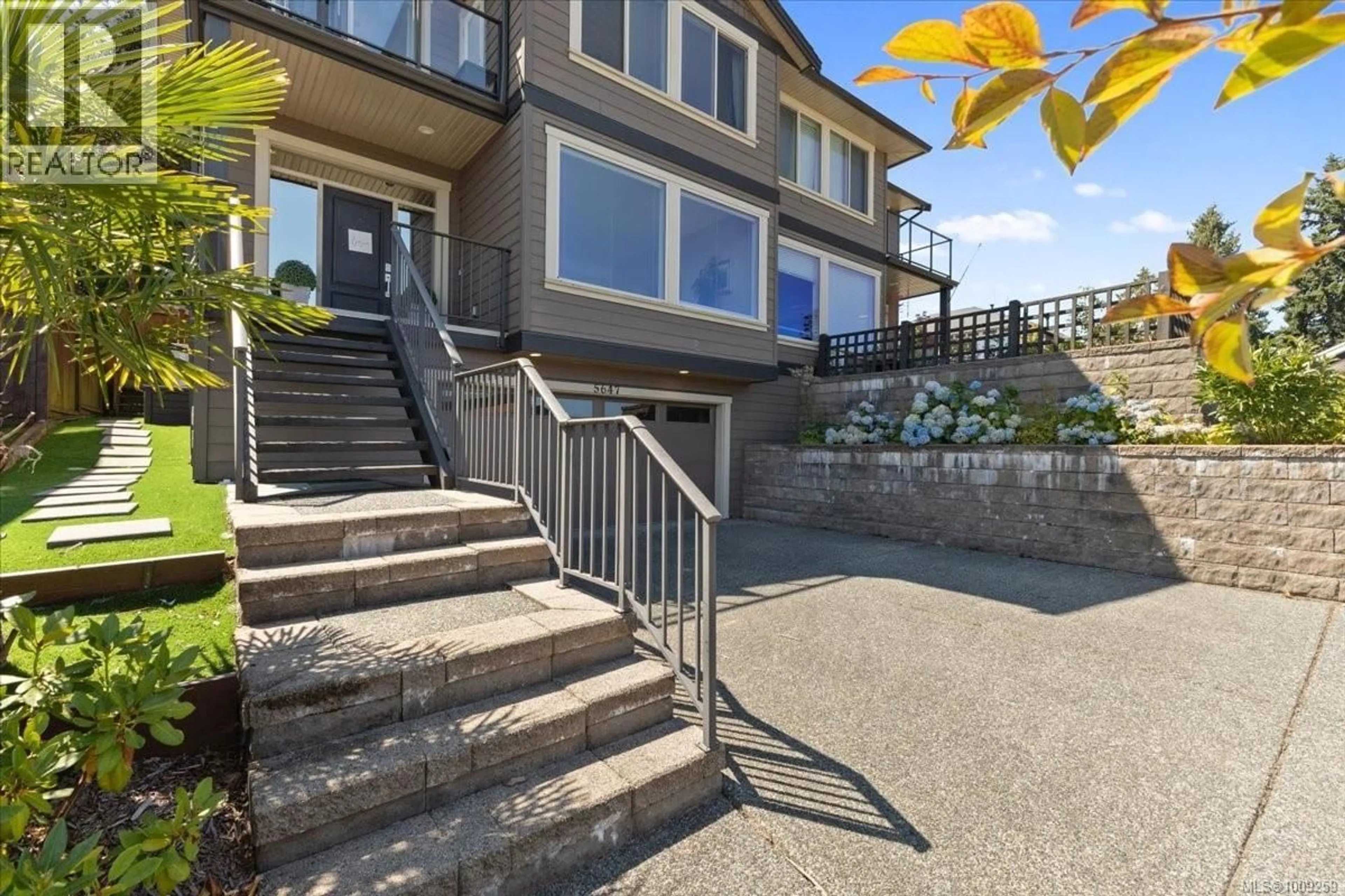 Patio, street for 5647 OCEANVIEW TERRACE, Nanaimo British Columbia V9V0A8