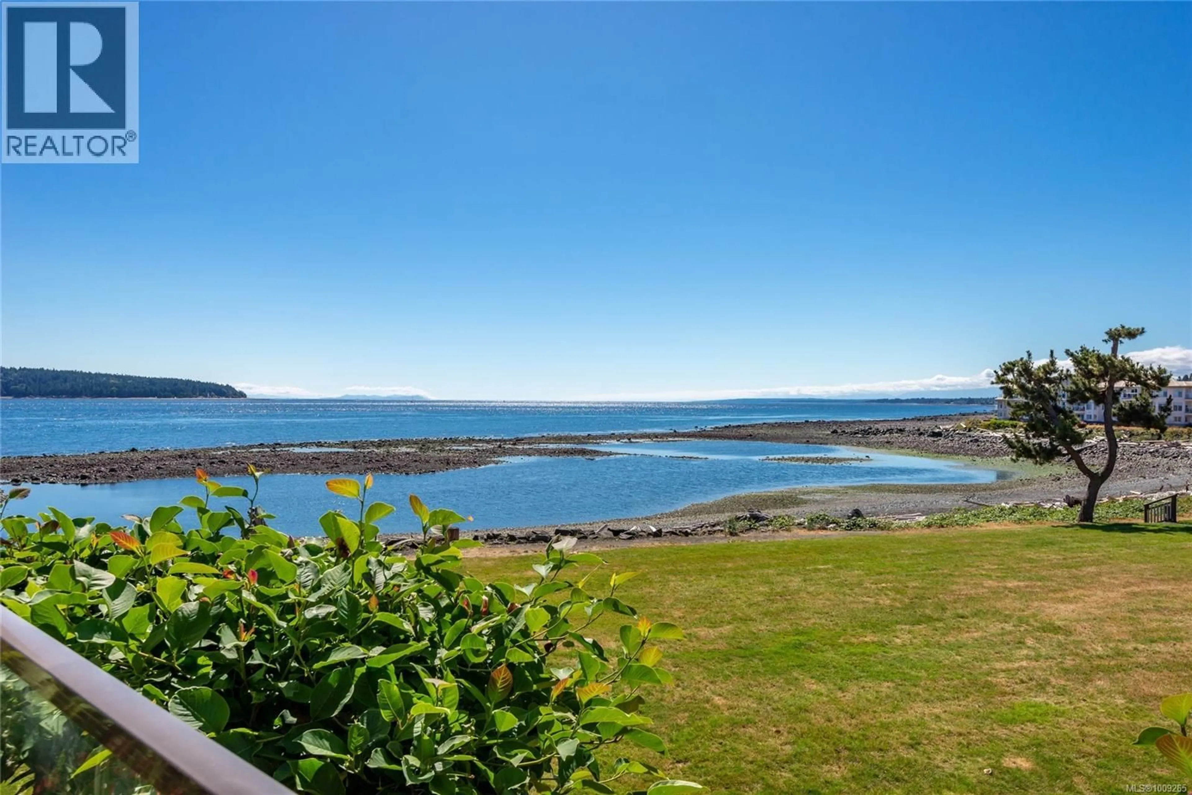 Patio, water/lake/river/ocean view for 3207 - 27 ISLAND HIGHWAY SOUTH, Campbell River British Columbia V9W1A2