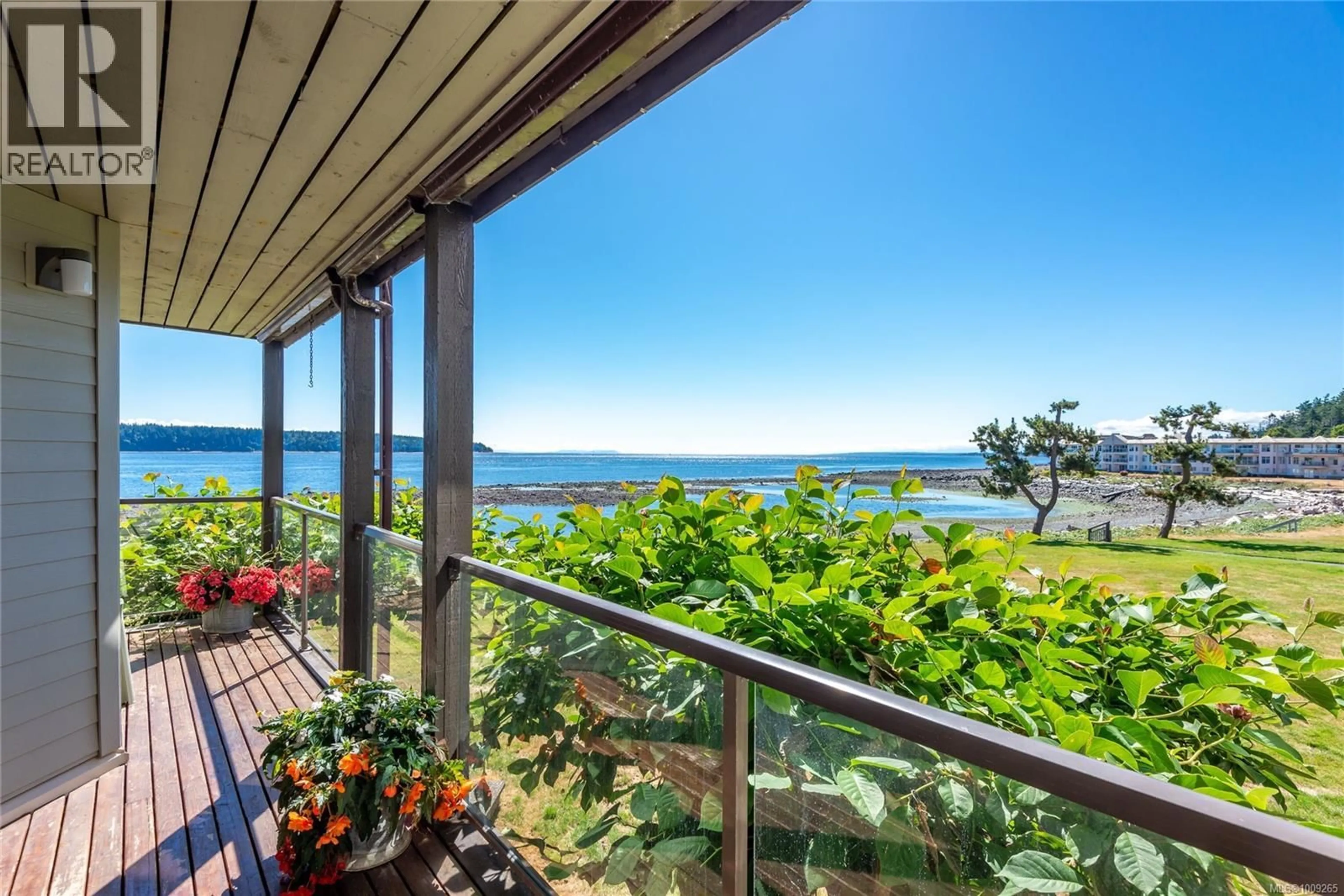 Patio, water/lake/river/ocean view for 3207 - 27 ISLAND HIGHWAY SOUTH, Campbell River British Columbia V9W1A2