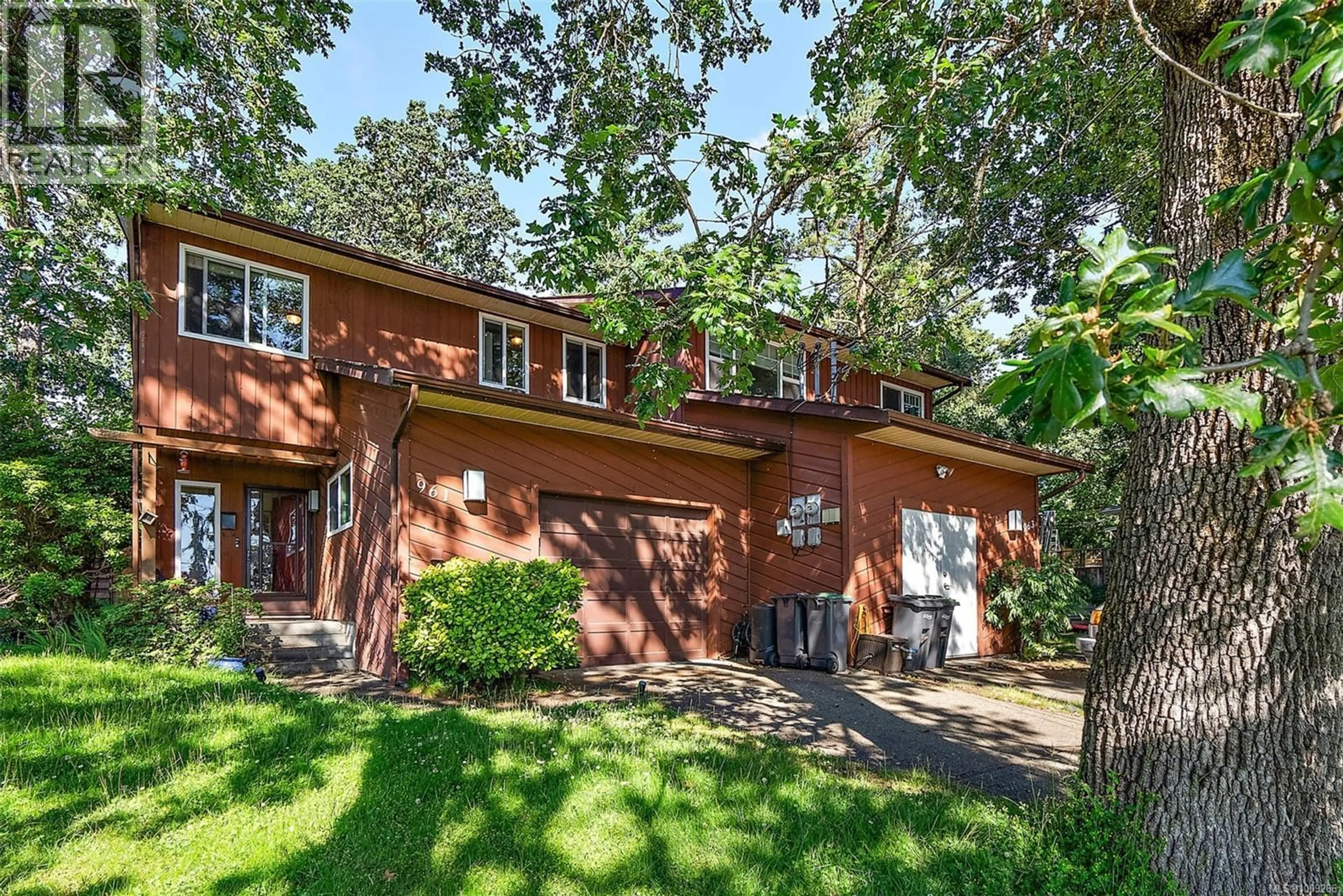 Home with brick exterior material, street for 961 SHEARWATER STREET, Esquimalt British Columbia V9A4V3
