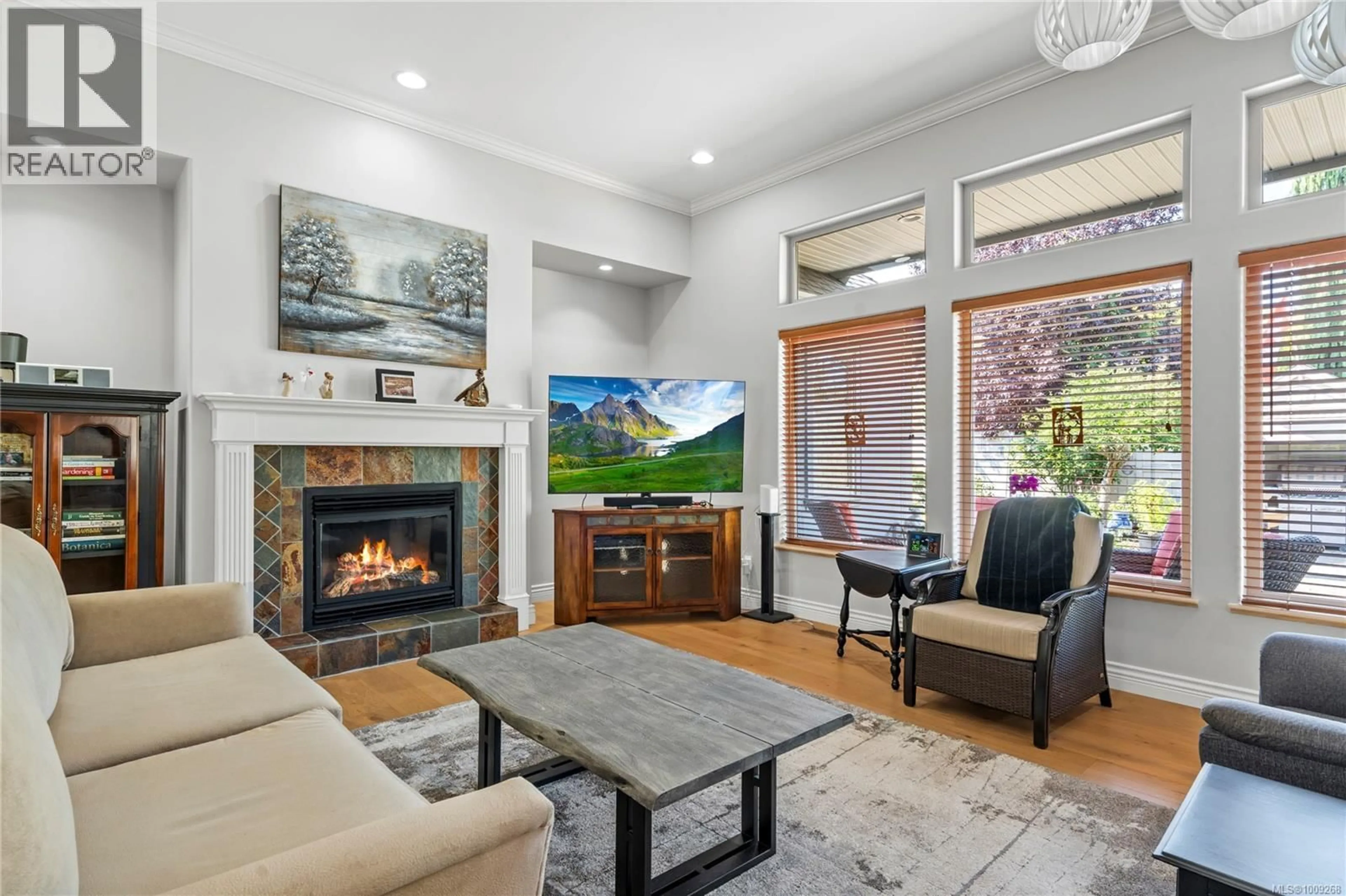Living room with furniture, unknown for 619 CHINOOK AVENUE, Parksville British Columbia V9P1A5