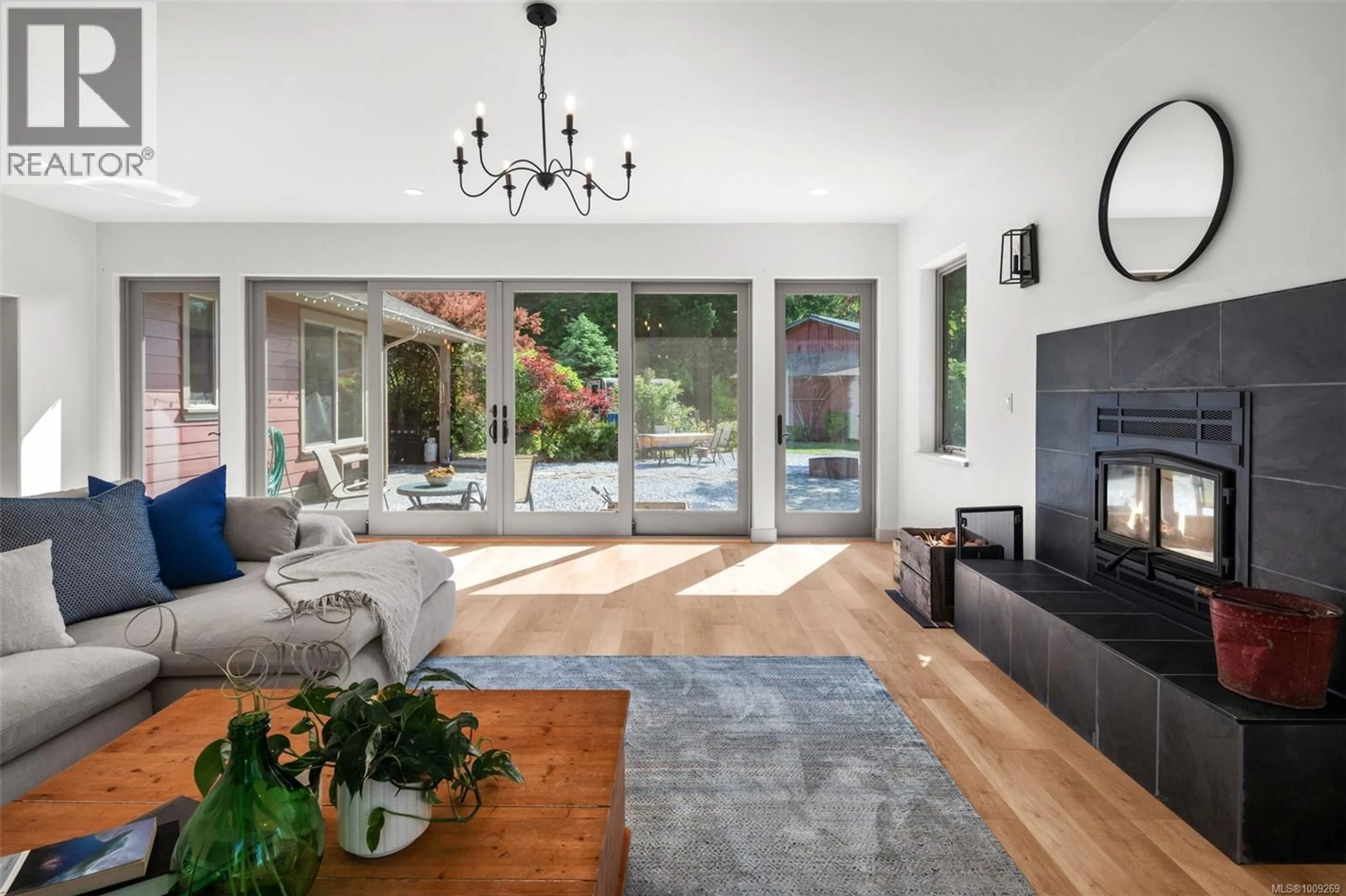 Living room with furniture, unknown for 3700 HANKINS ROAD, Duncan British Columbia V9L6T2