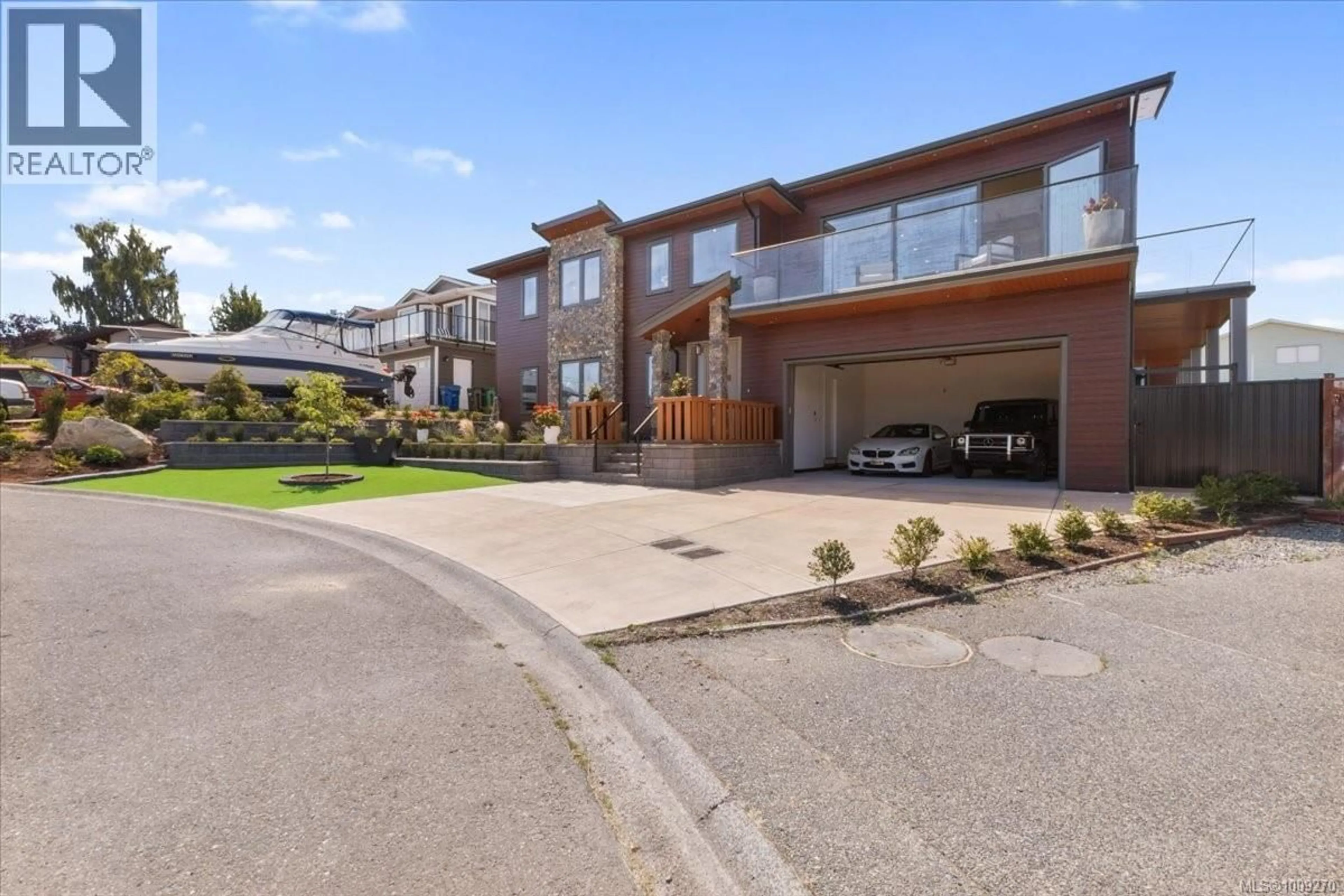 A pic from outside/outdoor area/front of a property/back of a property/a pic from drone, street for 116 SHARON PLACE, Nanaimo British Columbia V9V1C5