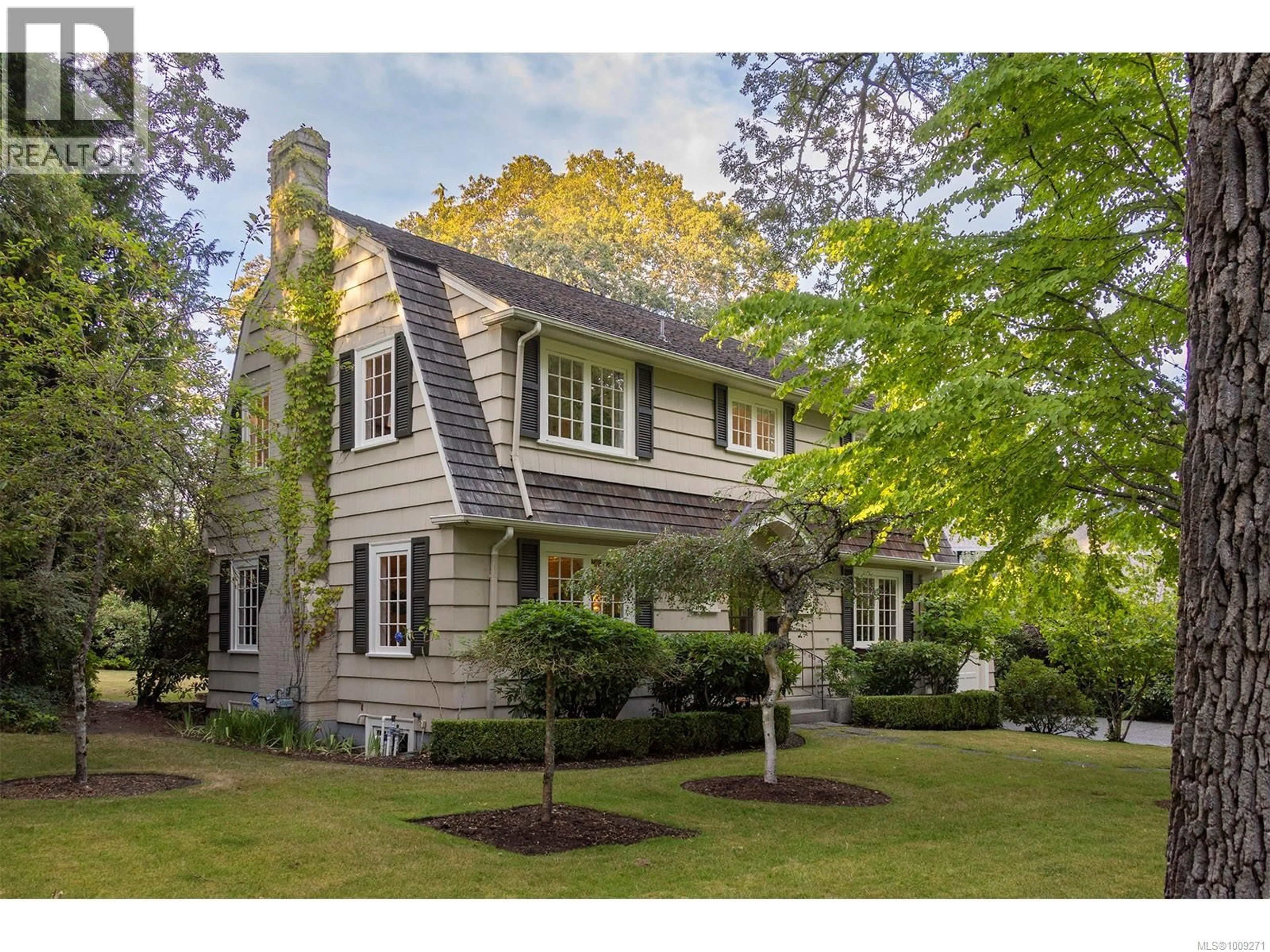 Home with vinyl exterior material, street for 2570 LANSDOWNE ROAD, Oak Bay British Columbia V8R3P3