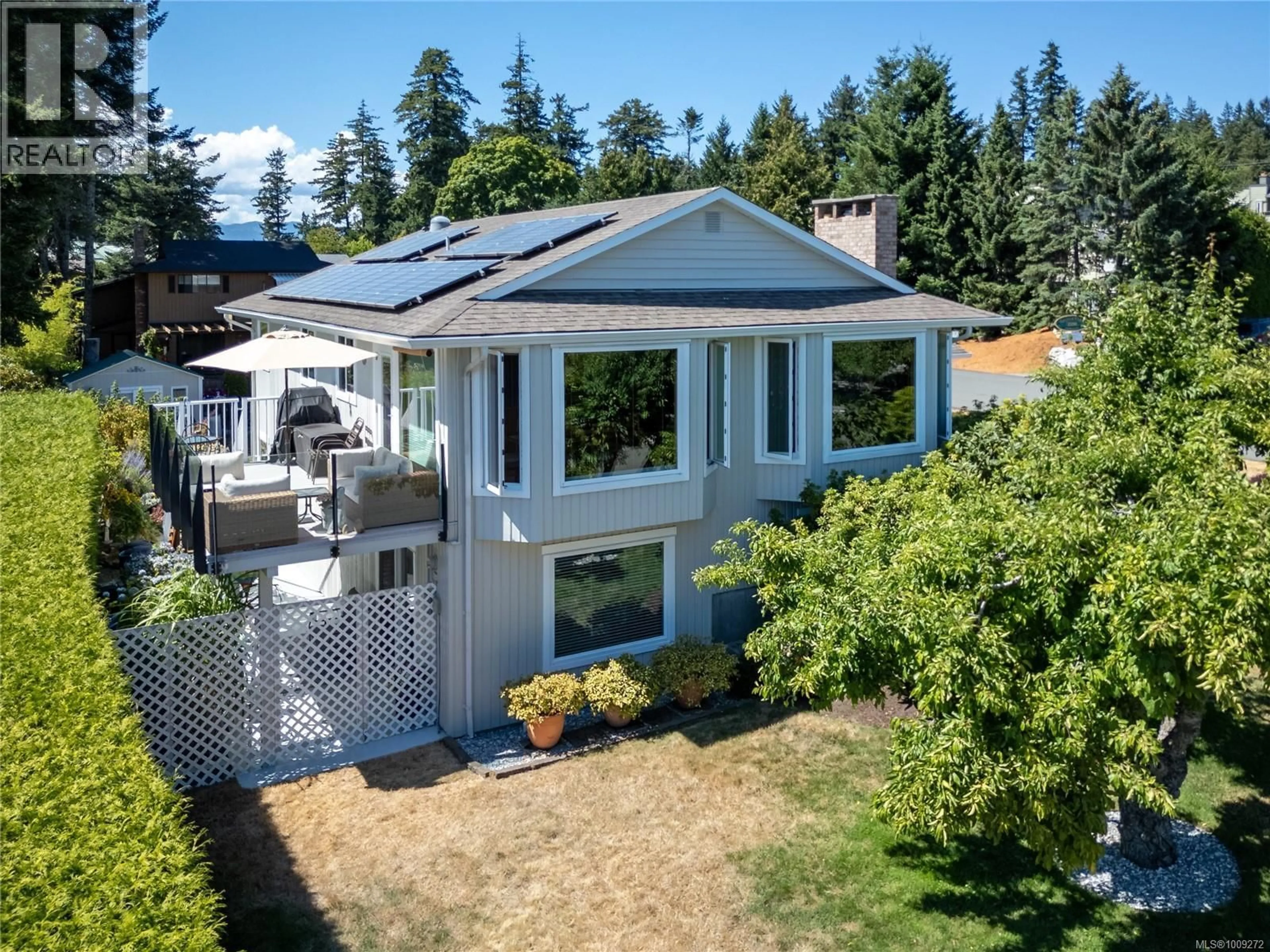 A pic from outside/outdoor area/front of a property/back of a property/a pic from drone, unknown for 169 MANOR DRIVE, Comox British Columbia V9M1C7