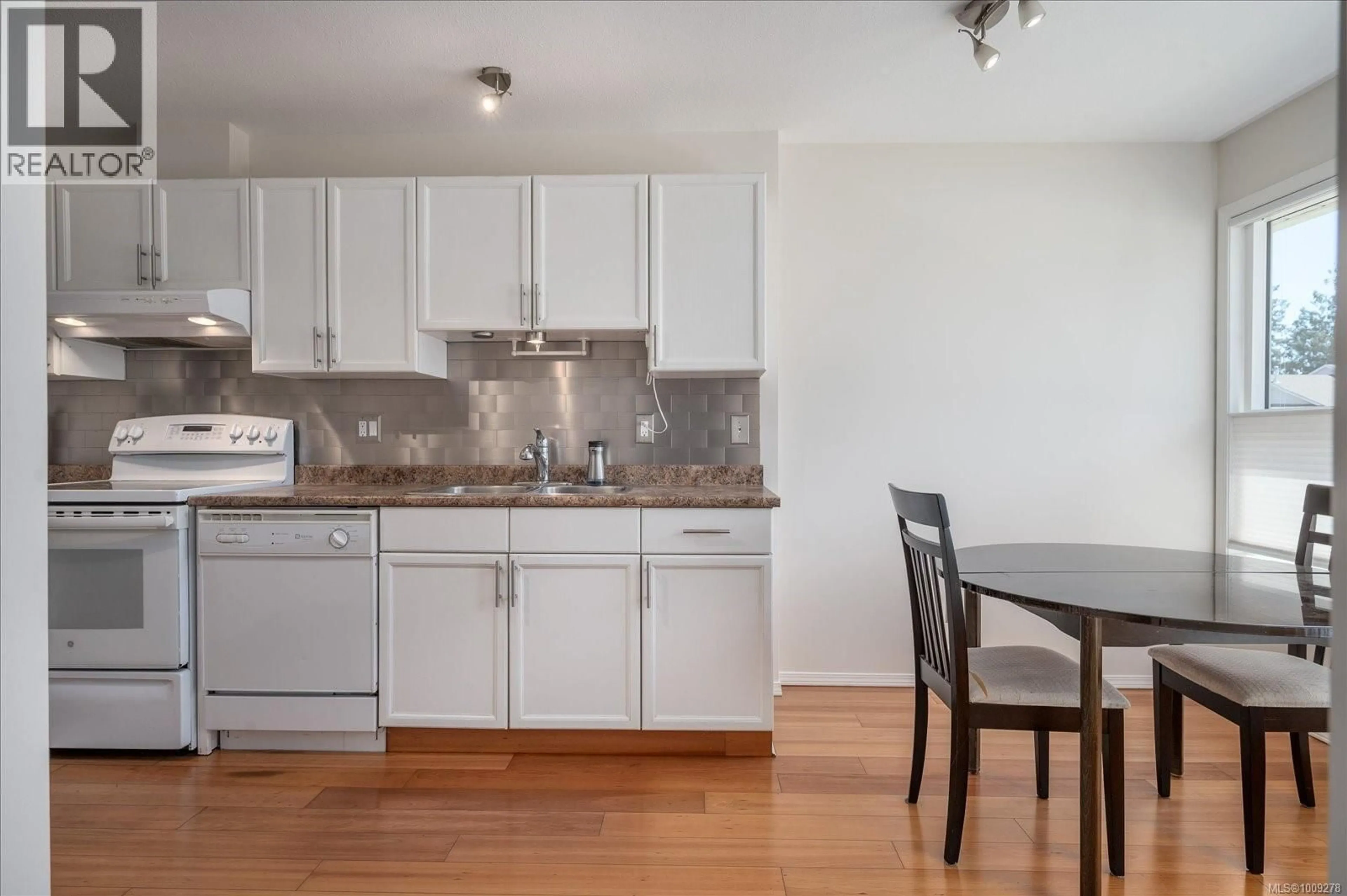 Standard kitchen, wood/laminate floor for 102 - 240 STANFORD AVENUE EAST, Parksville British Columbia V9P2K8